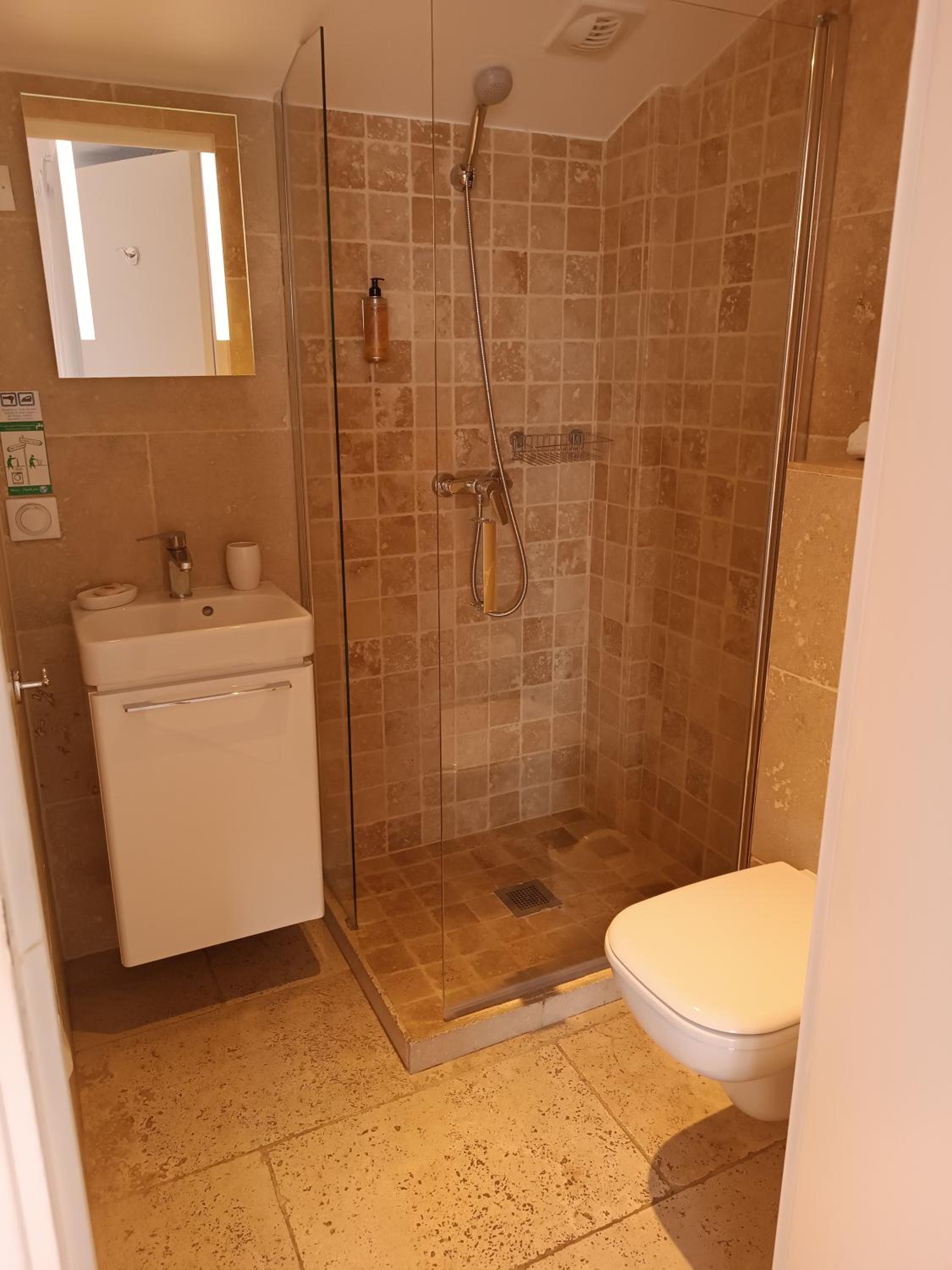 Double Room with Patio - Photo 3