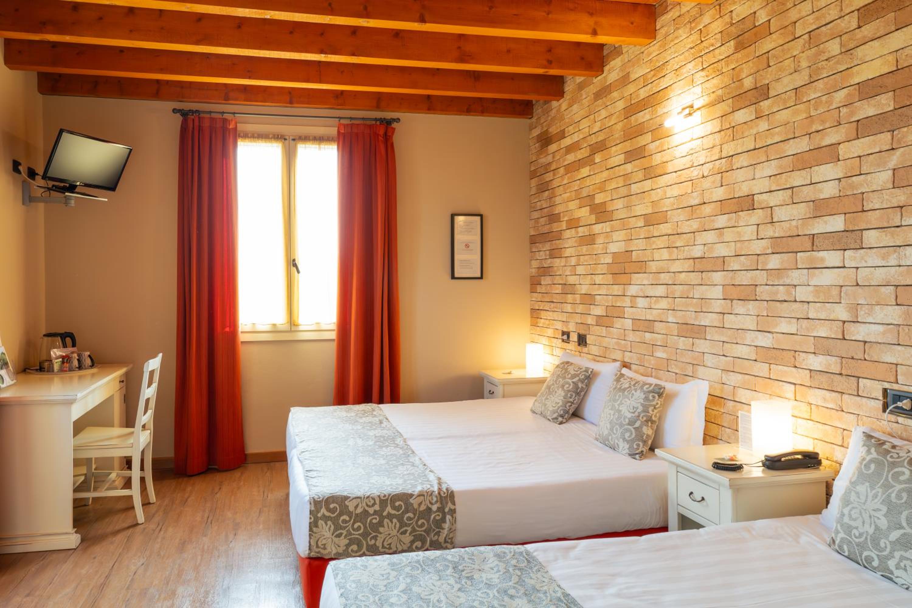 Standard Triple Room - Photo 2