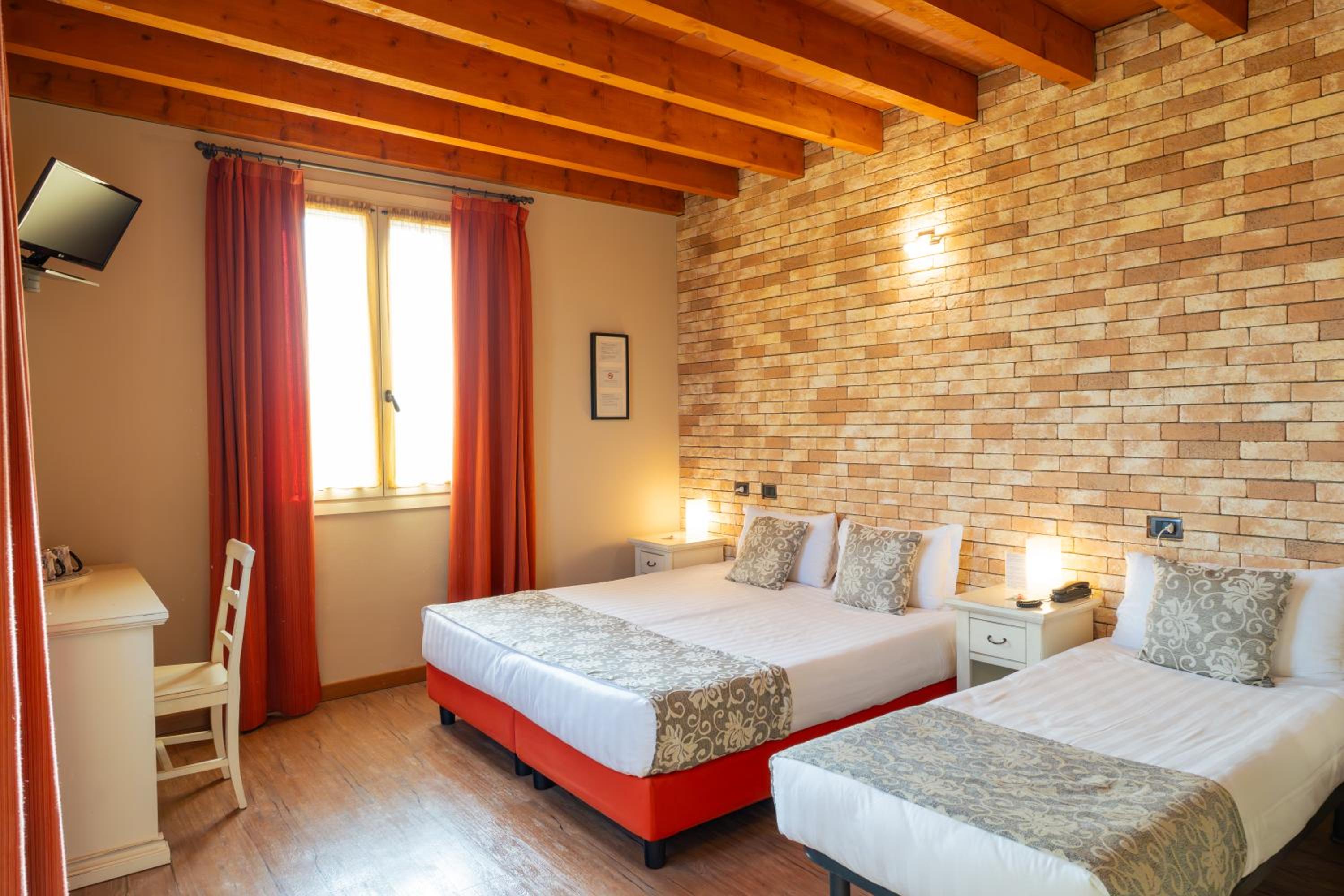 Standard Triple Room - Photo 1
