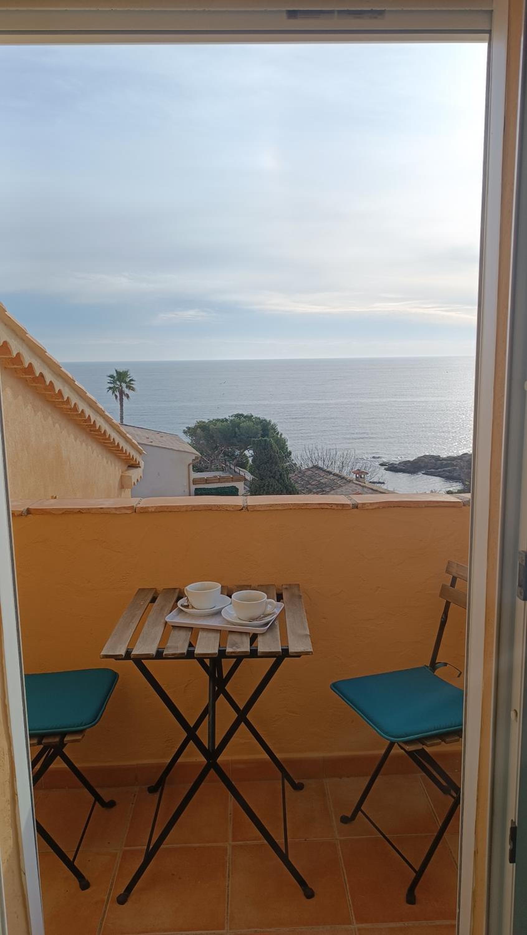 Double Room with Sea View and Balcony - Photo 4