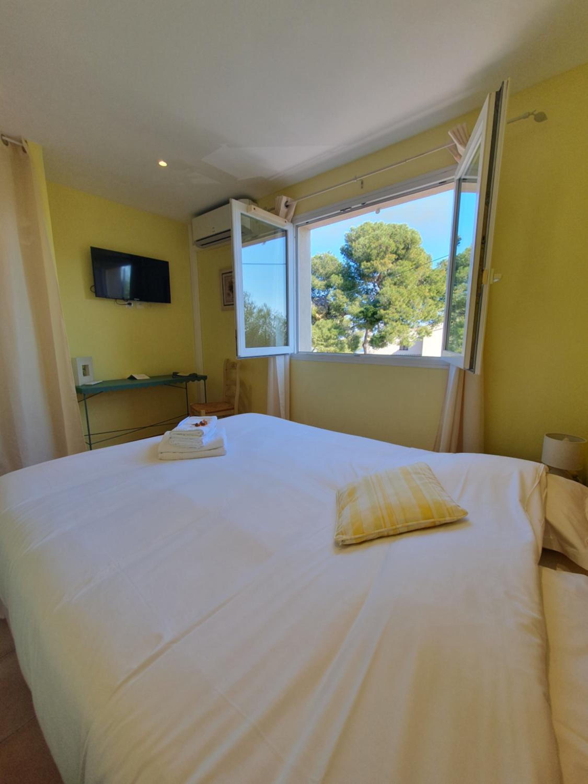 Standard Double Room with Sea View - Photo 4