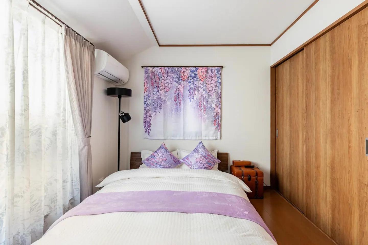 Three-Bedroom House photo 3