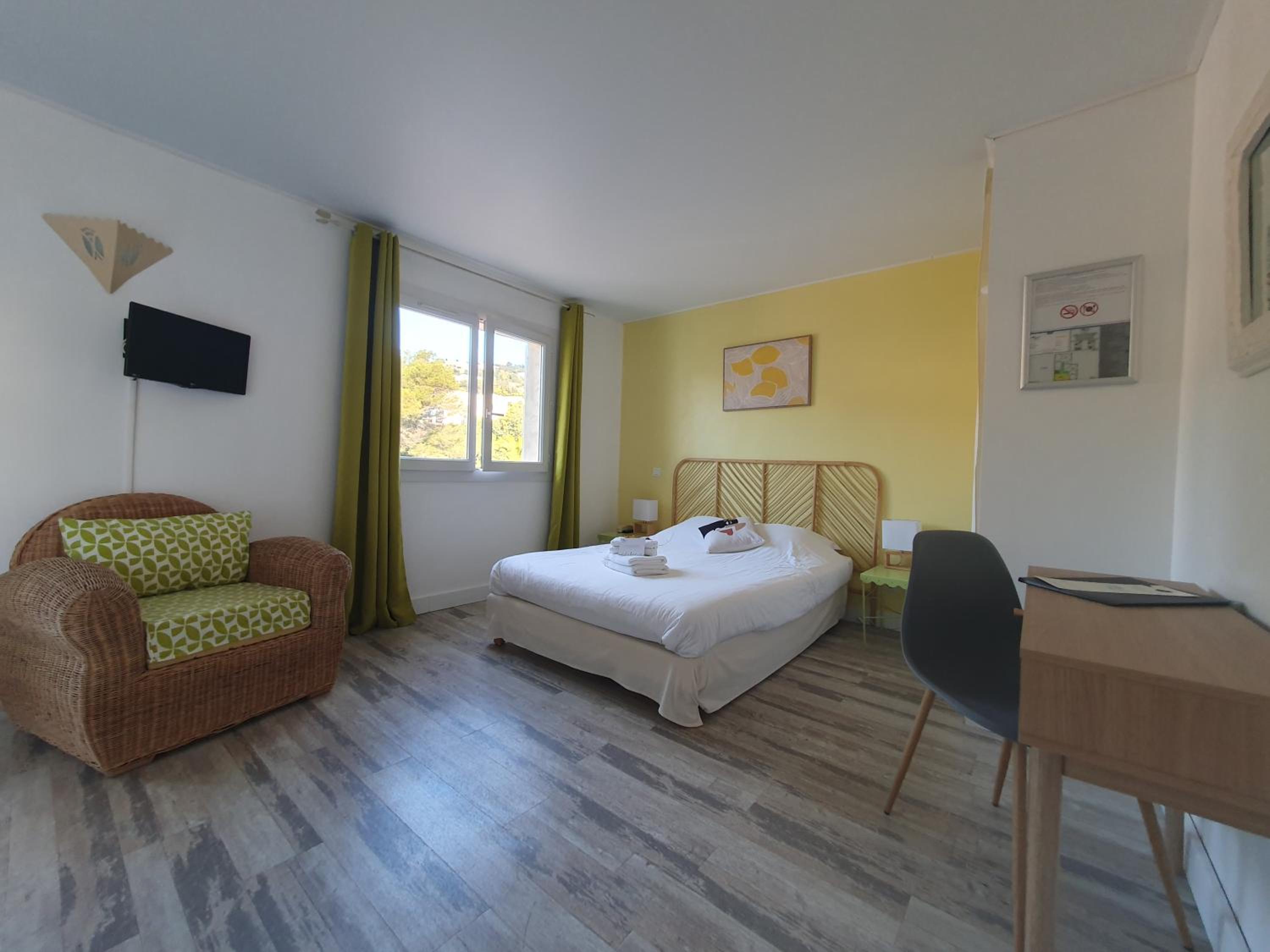 Triple Room Road Side - Photo 3