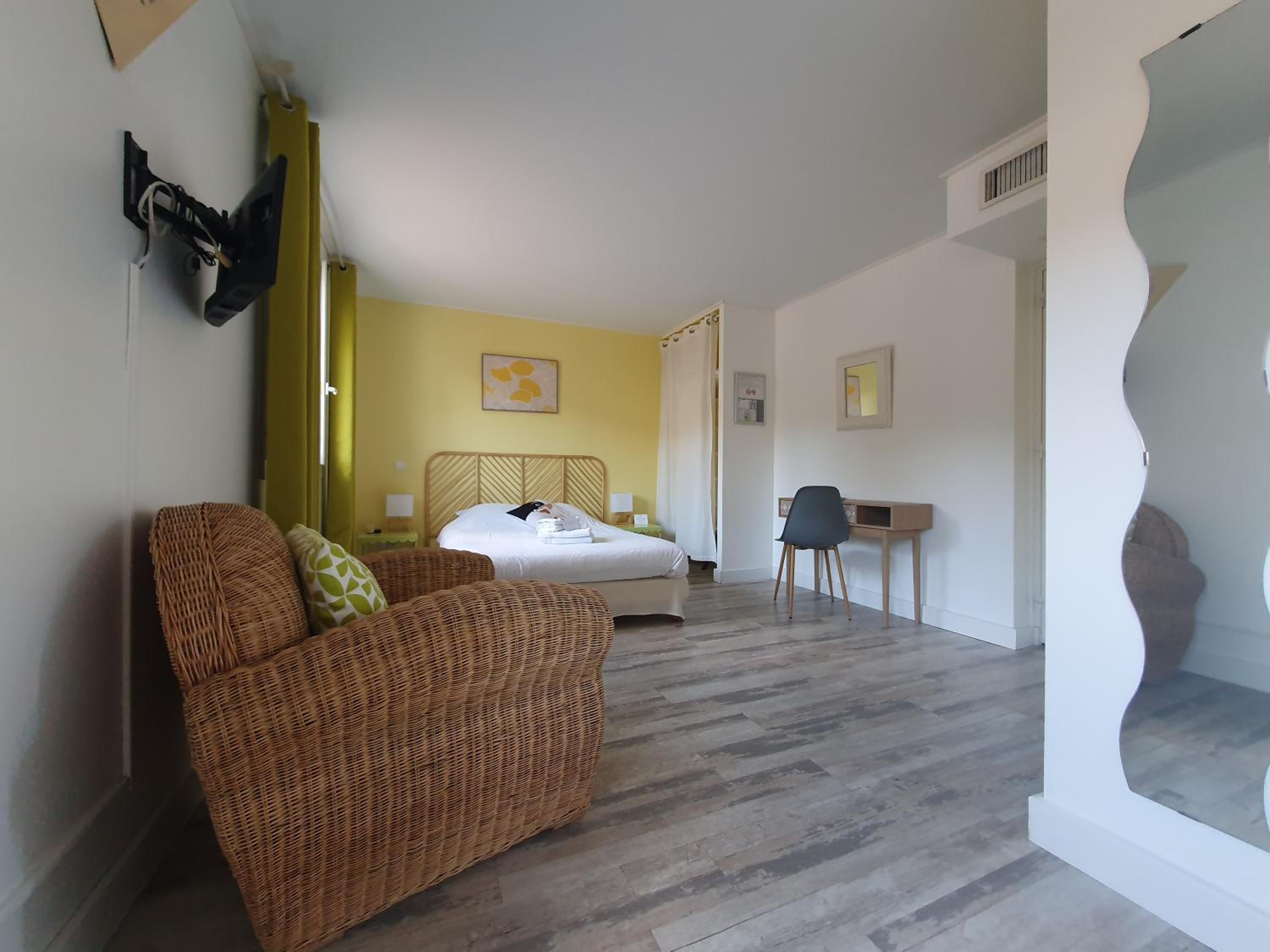 Triple Room Road Side - Photo 4