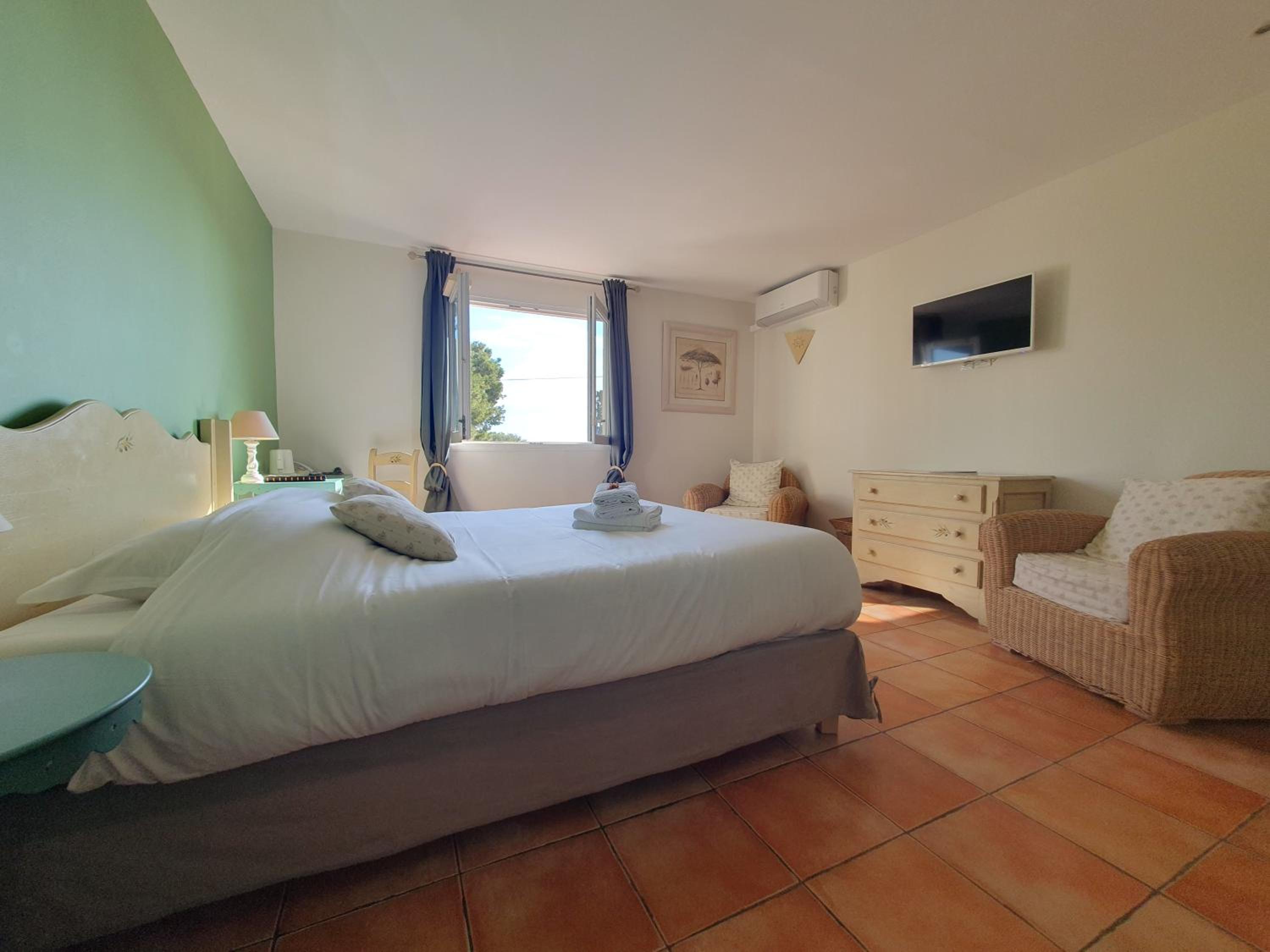 Double Room - Disability Access - Photo 8