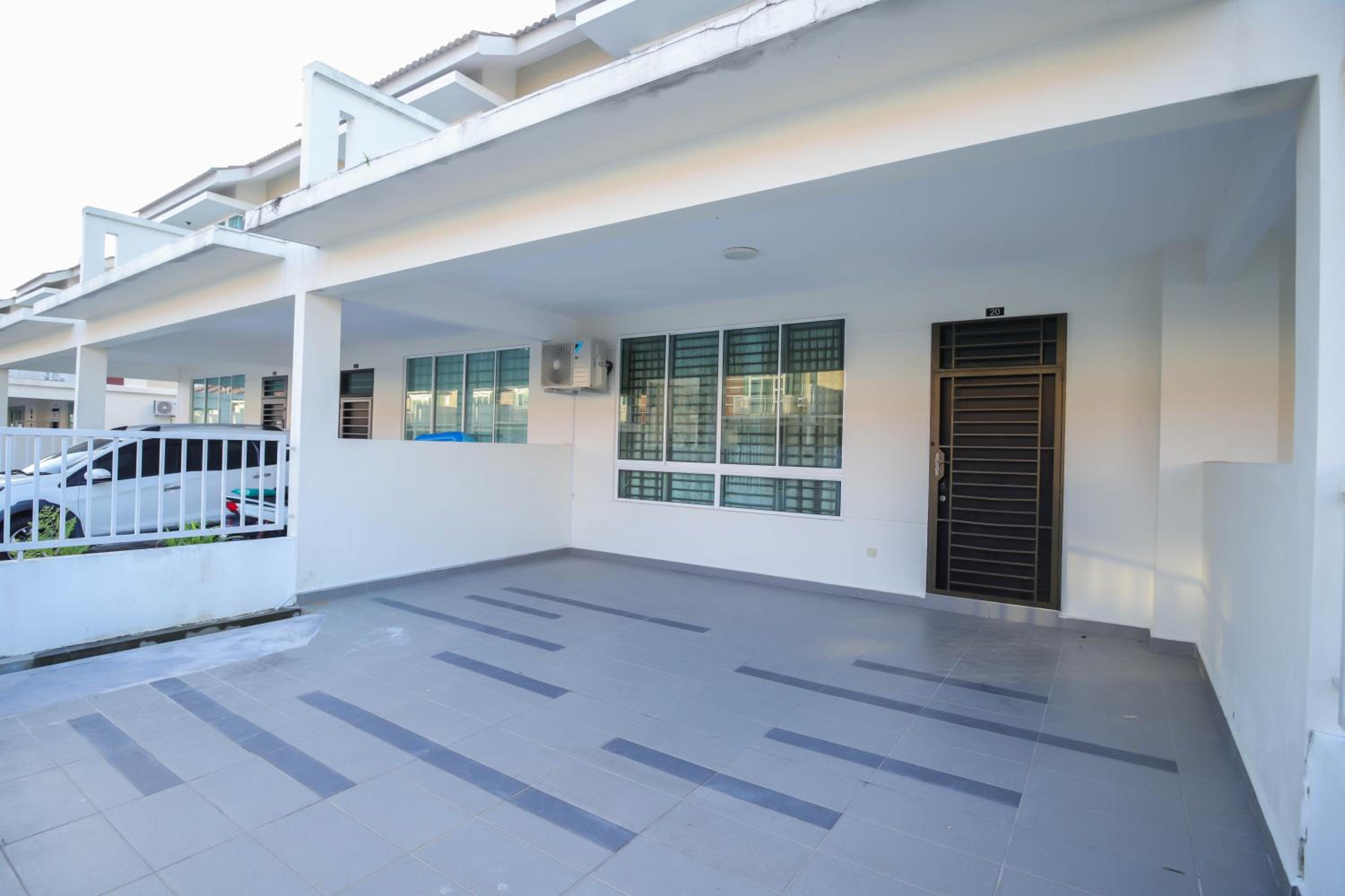 Four-Bedroom House photo 2