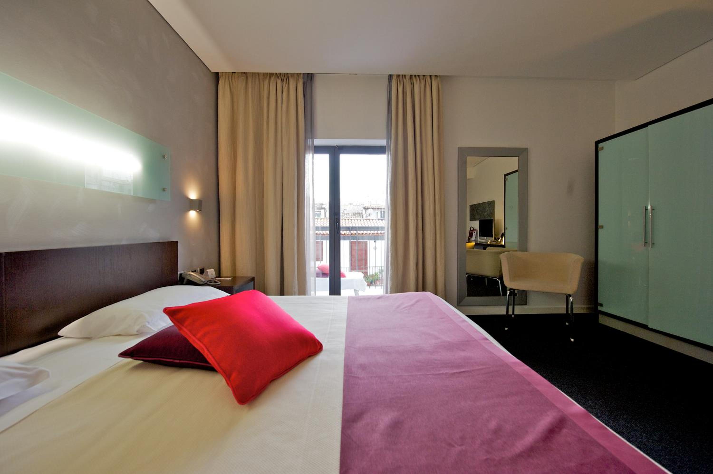 Standard Double Room - Photo 2