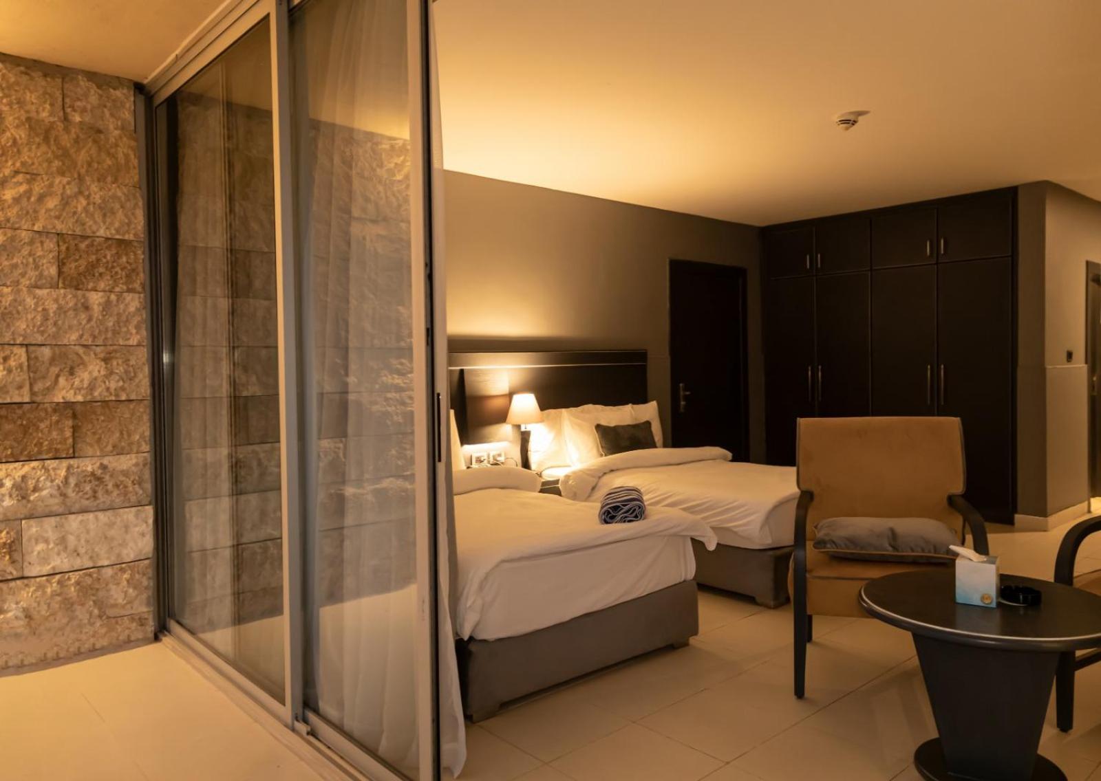 Standard Twin Room with Sea View - Photo 3