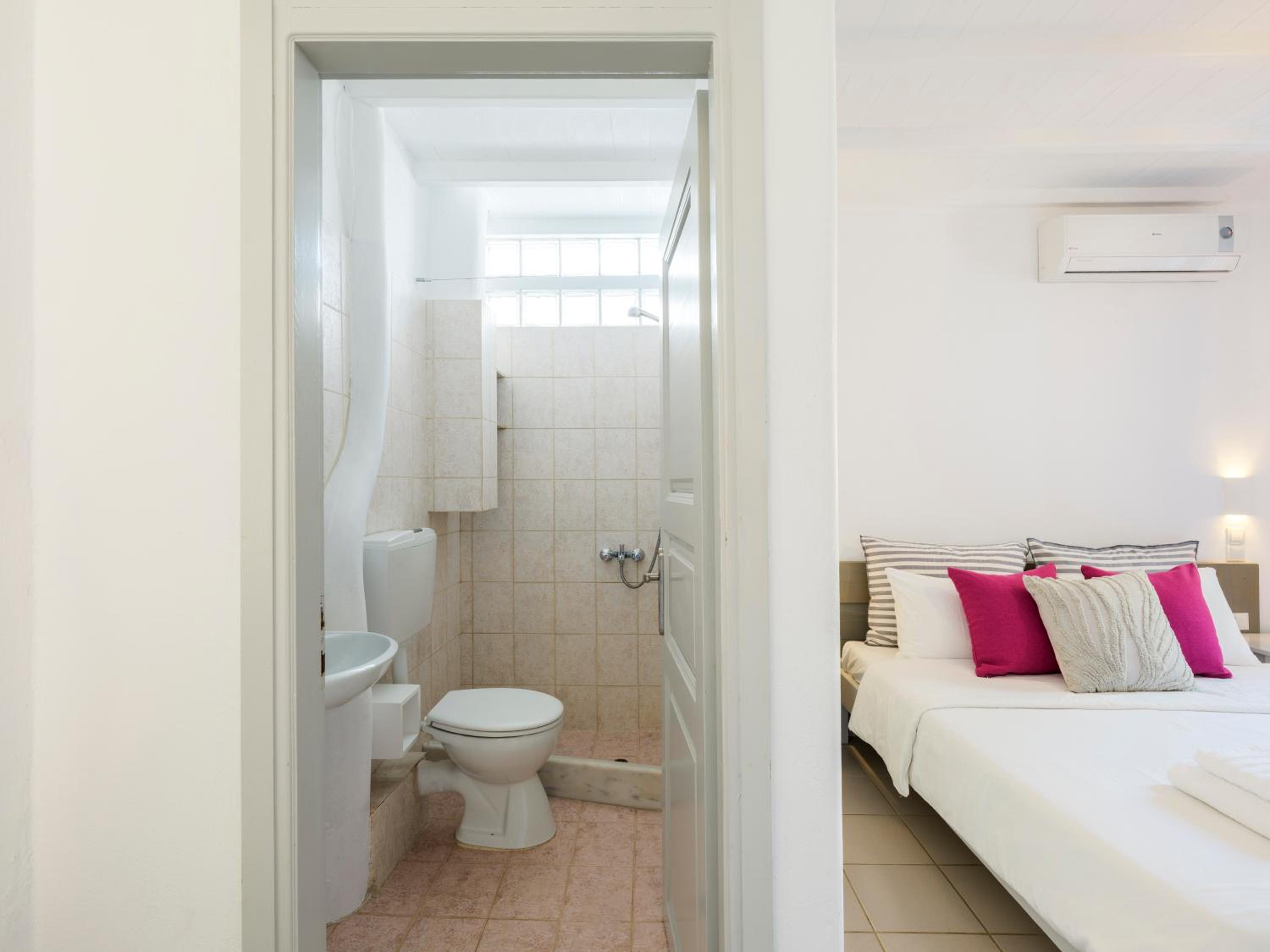 Studio Apartment - Photo 3