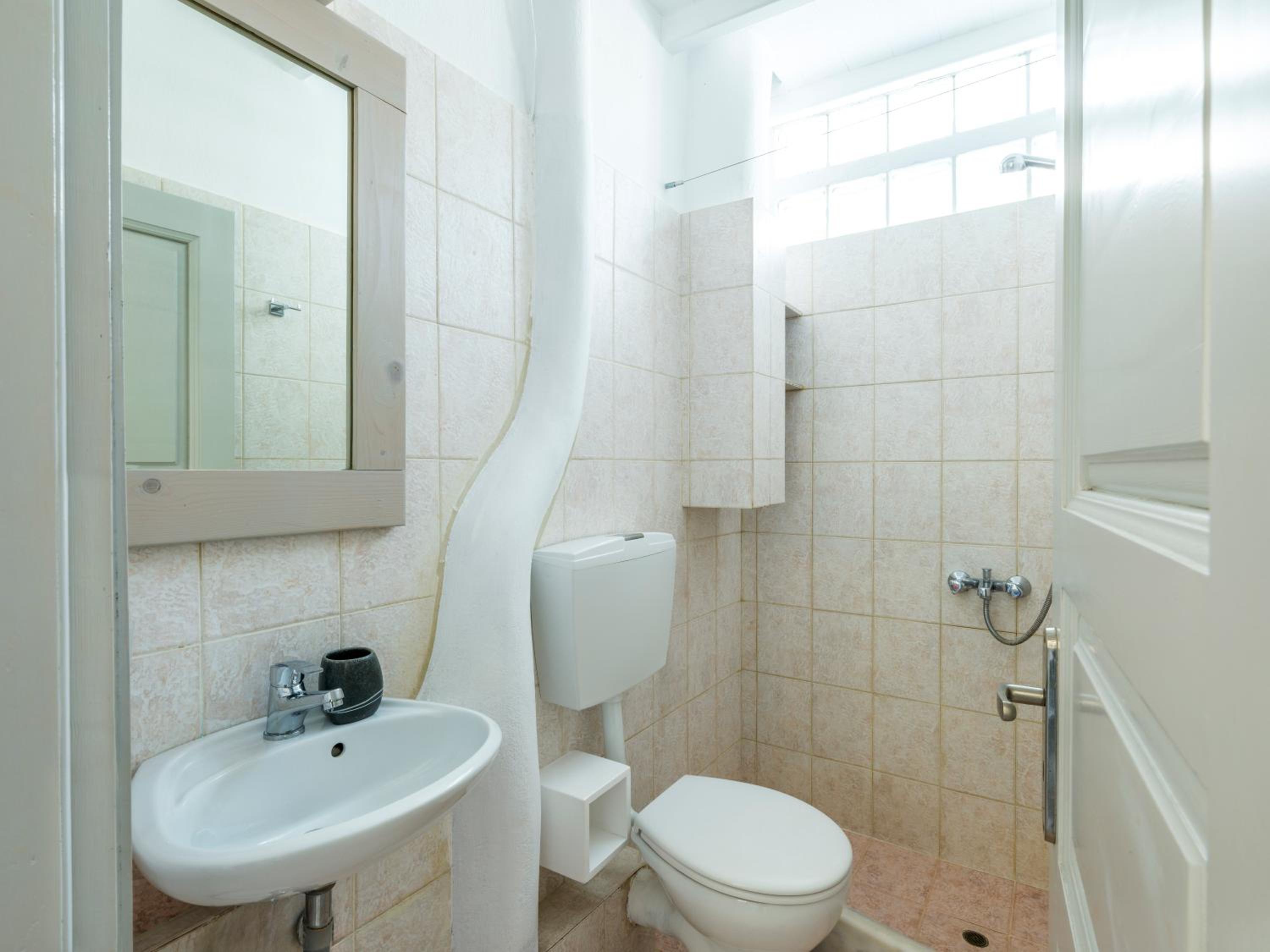 Studio Apartment - Photo 4