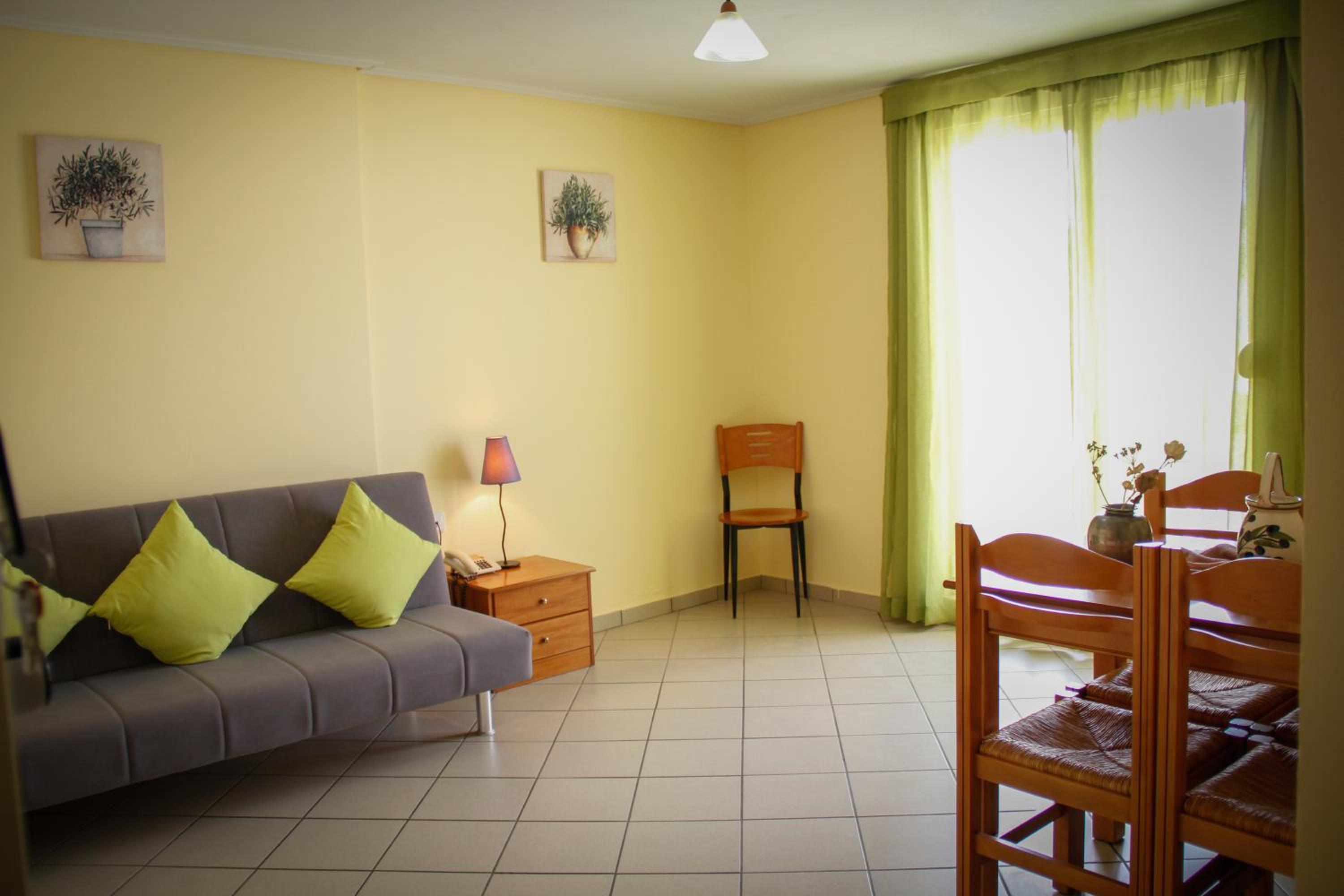 One-Bedroom Apartment with Terrace photo 2