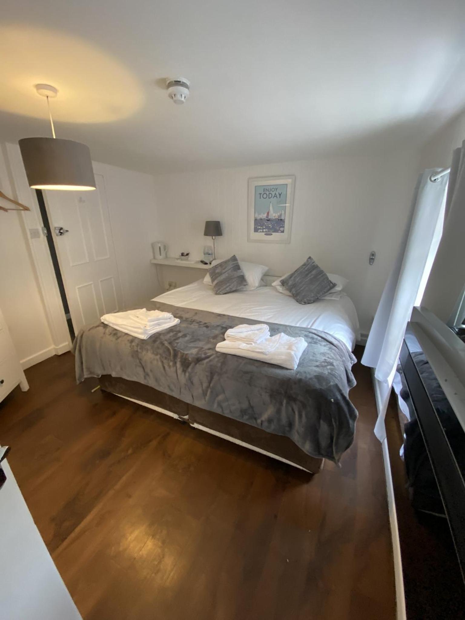Standard Double Room photo 3