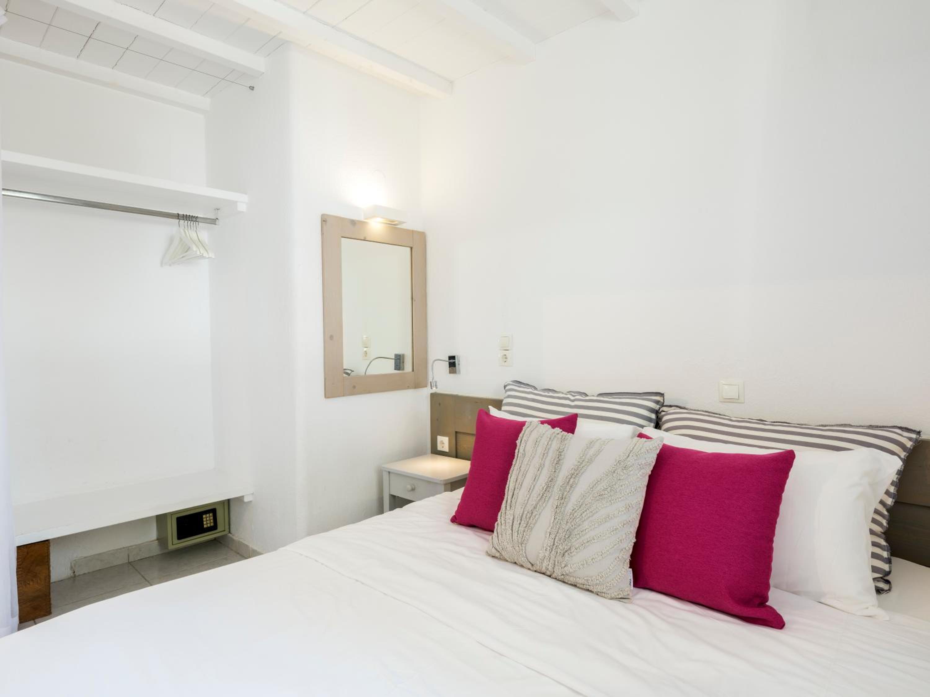 One-Bedroom Apartment - Photo 7