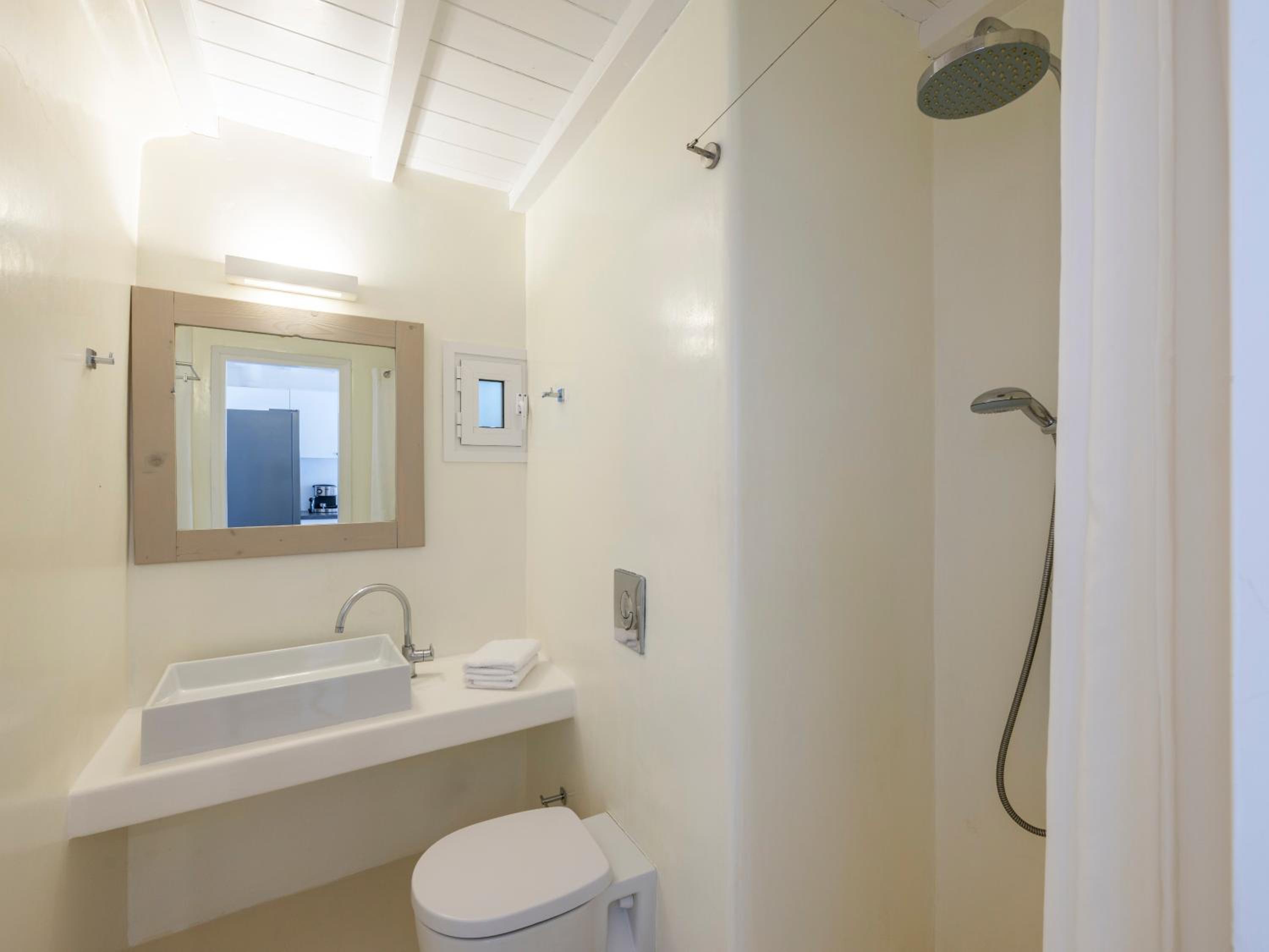One-Bedroom Apartment - Photo 8