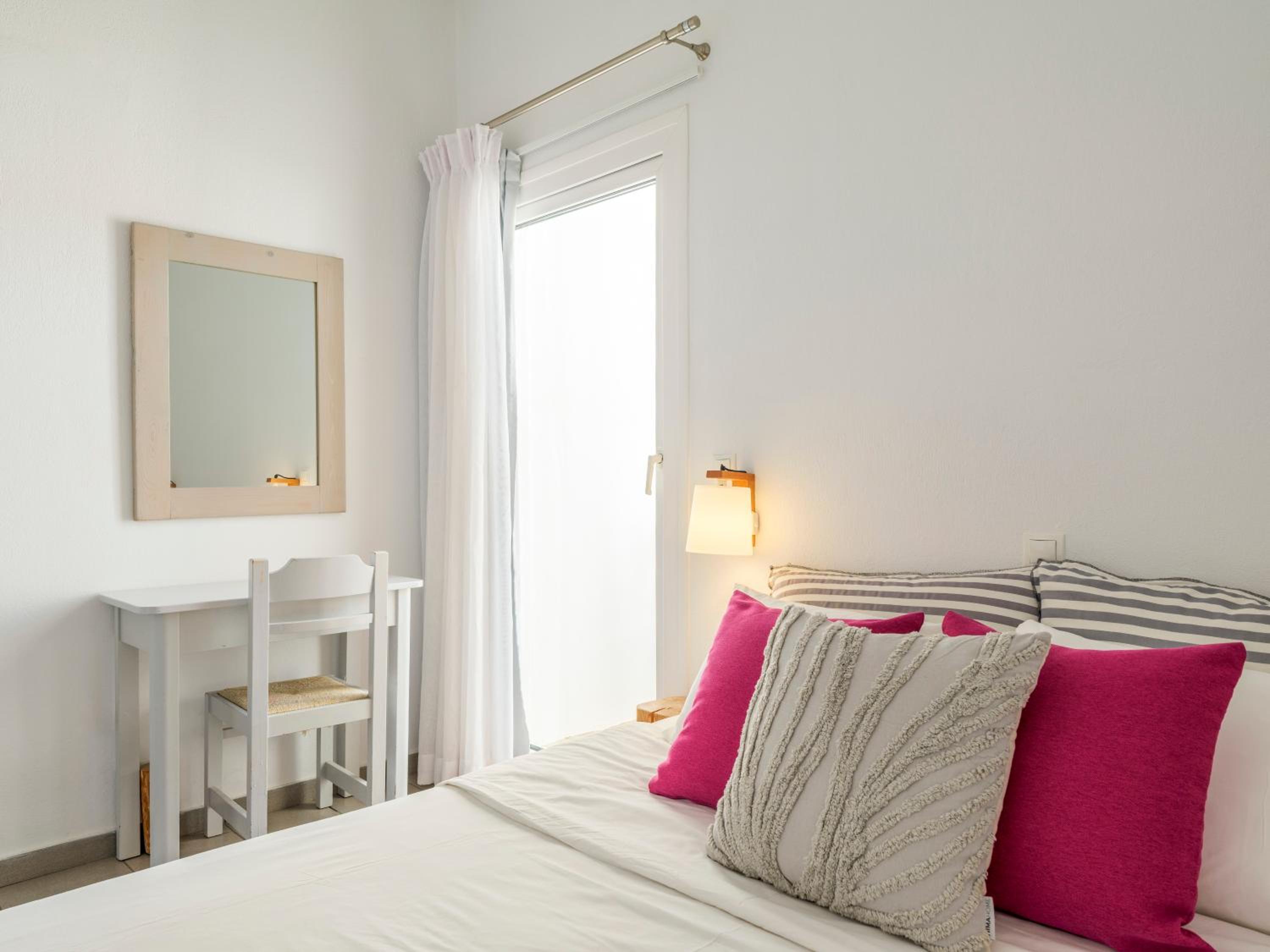 One-Bedroom Apartment - Photo 3