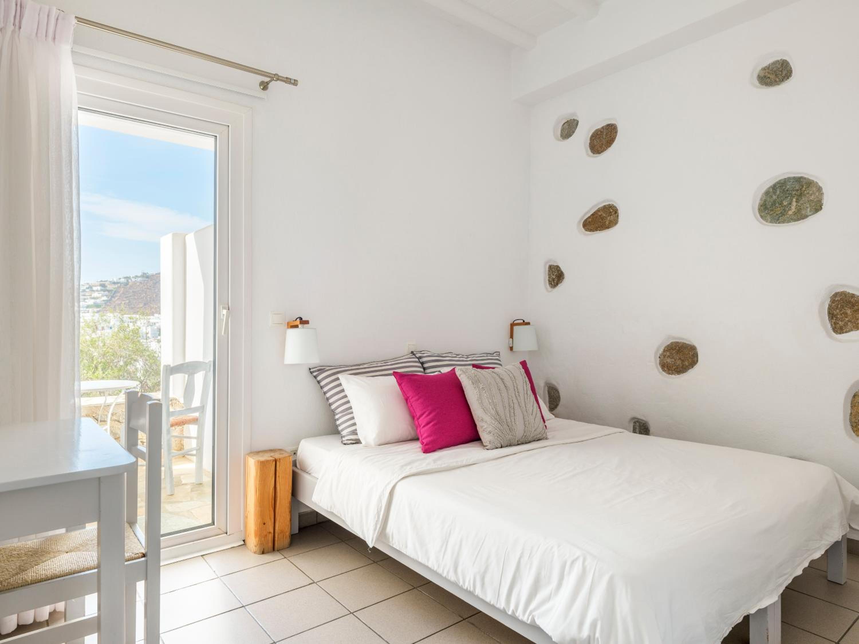 One-Bedroom Apartment - Photo 12