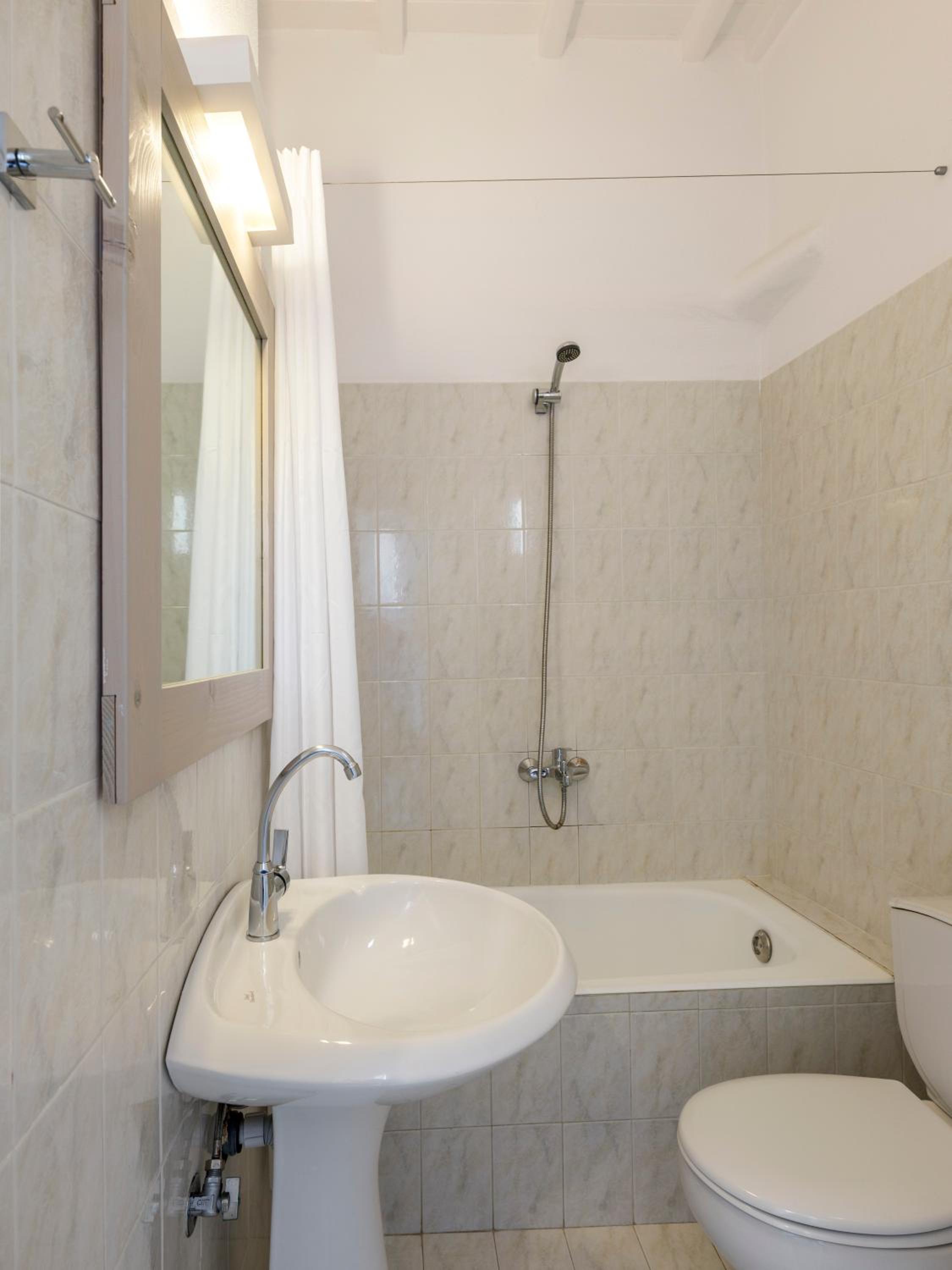 One-Bedroom Apartment - Photo 13
