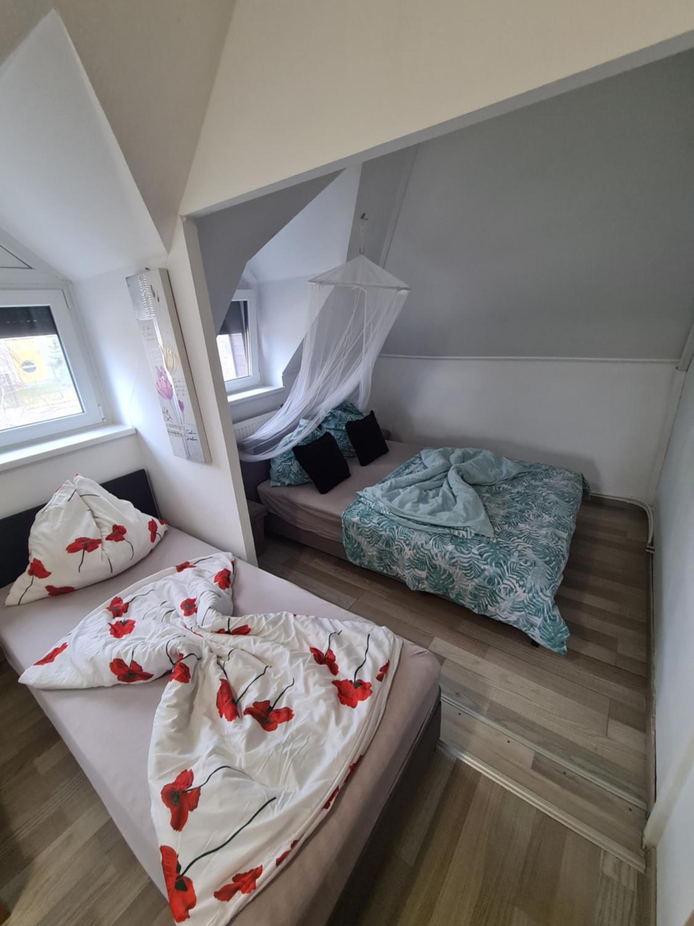 Apartment with Lake View - Photo 9
