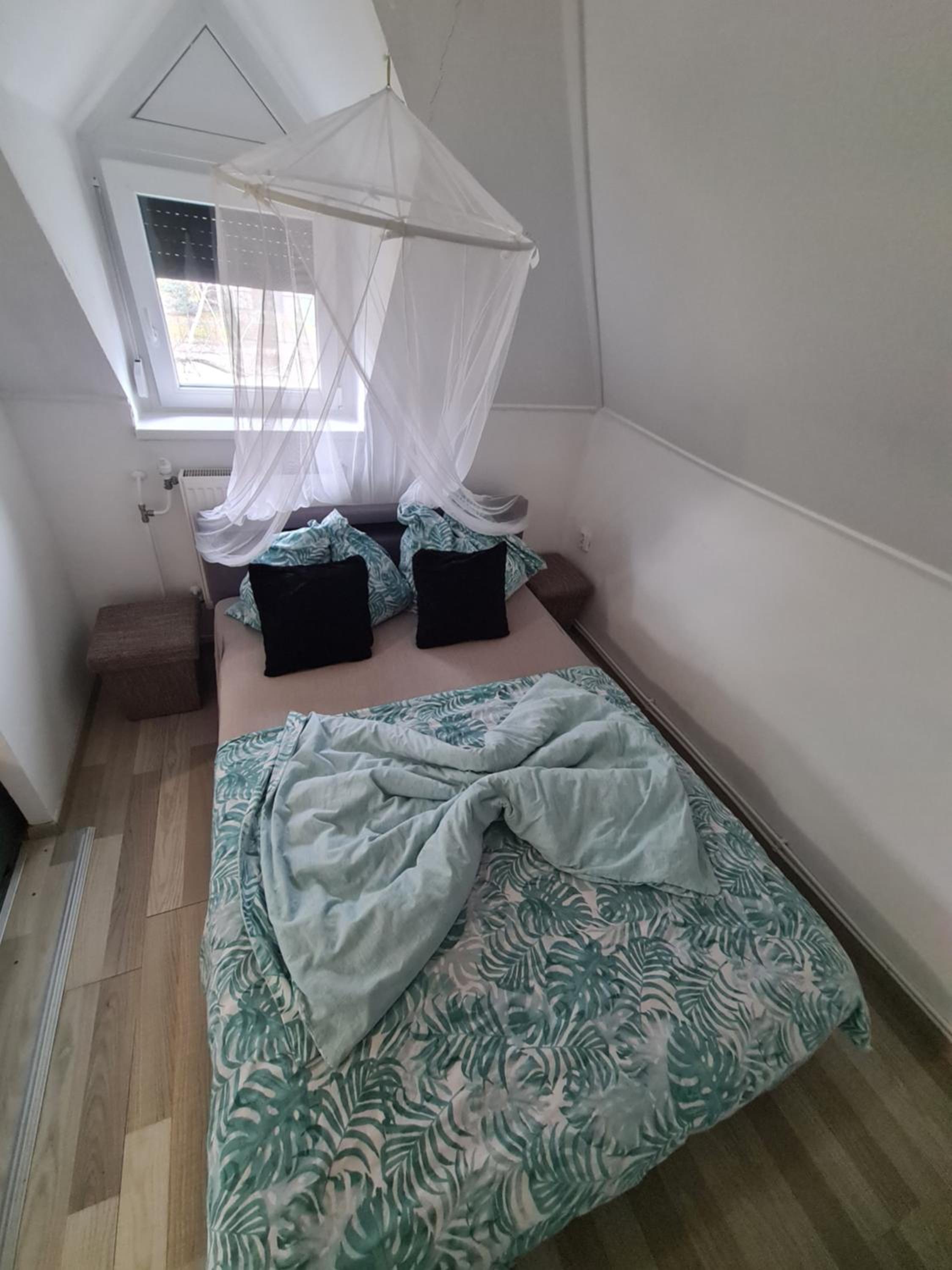 Apartment with Lake View - Photo 1