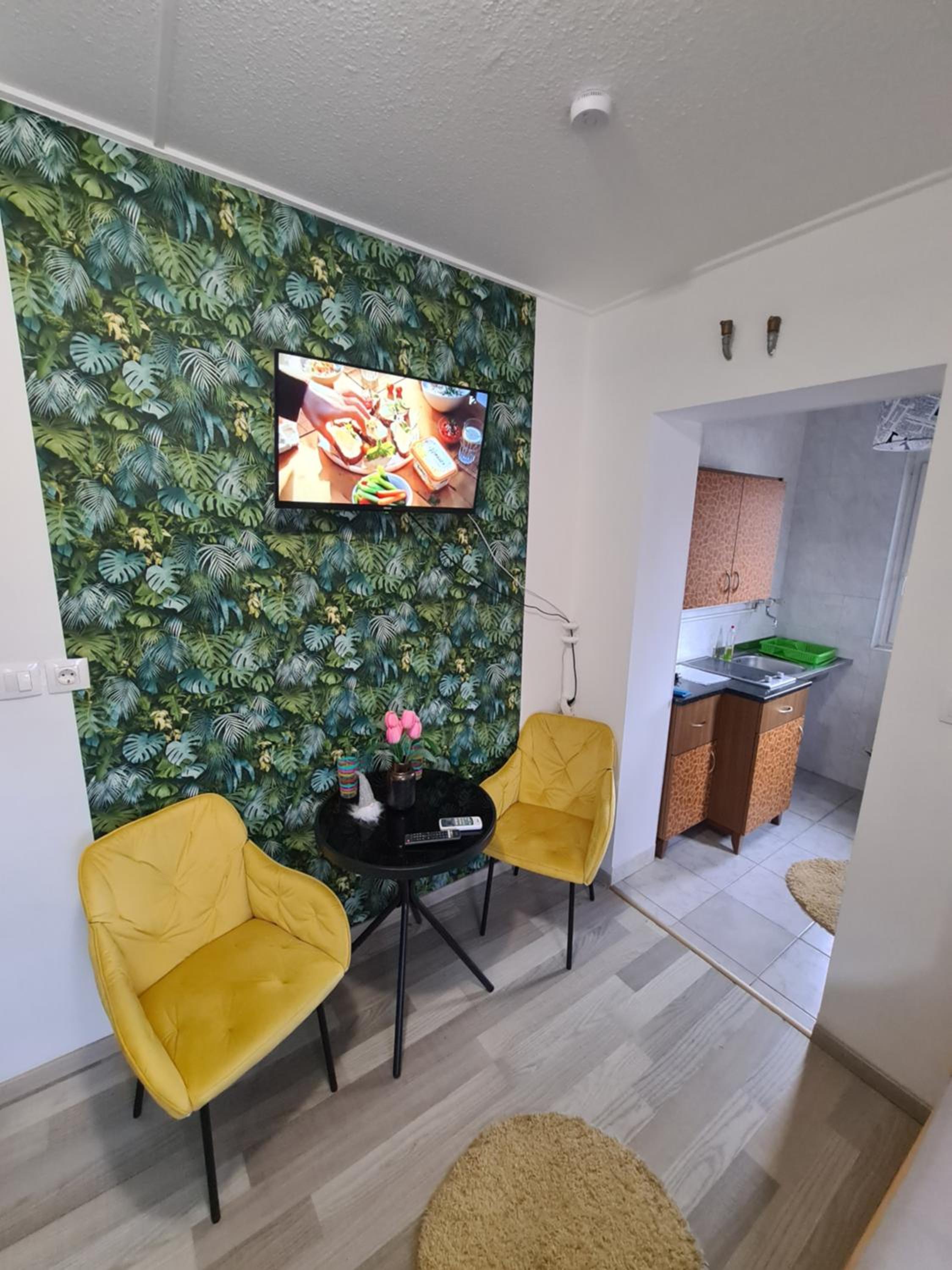 Apartment with Lake View - Photo 17