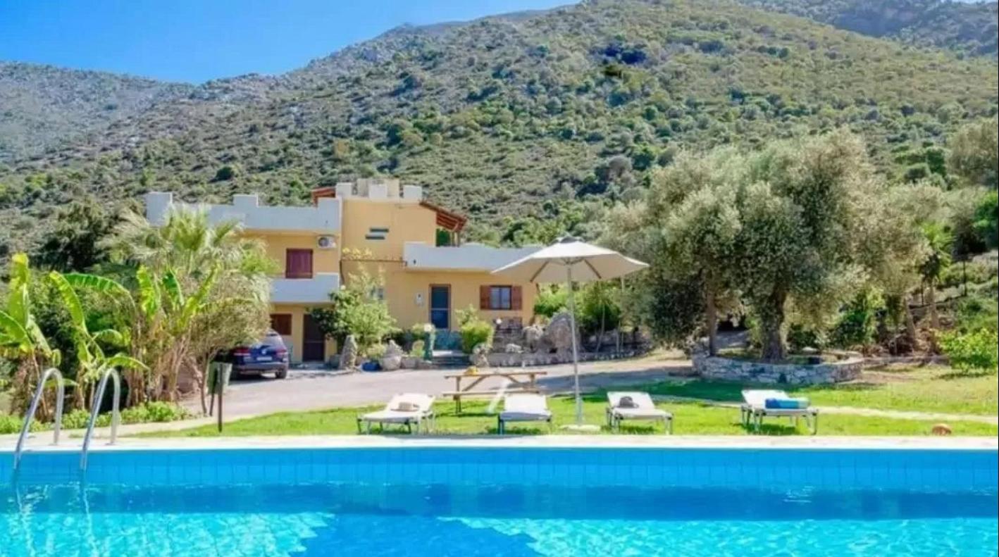 Villa photo 2