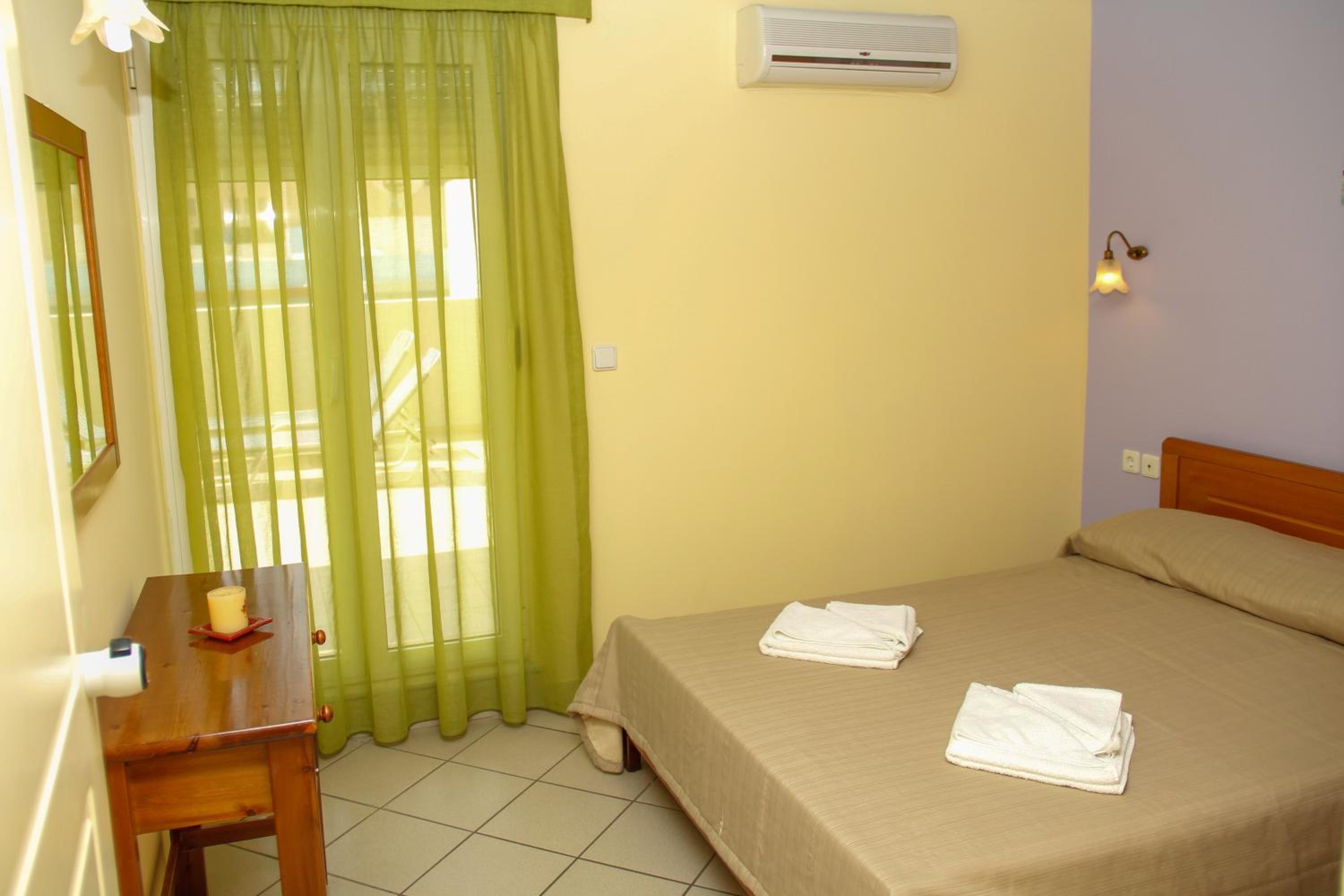 One-Bedroom Apartment with Terrace photo 1