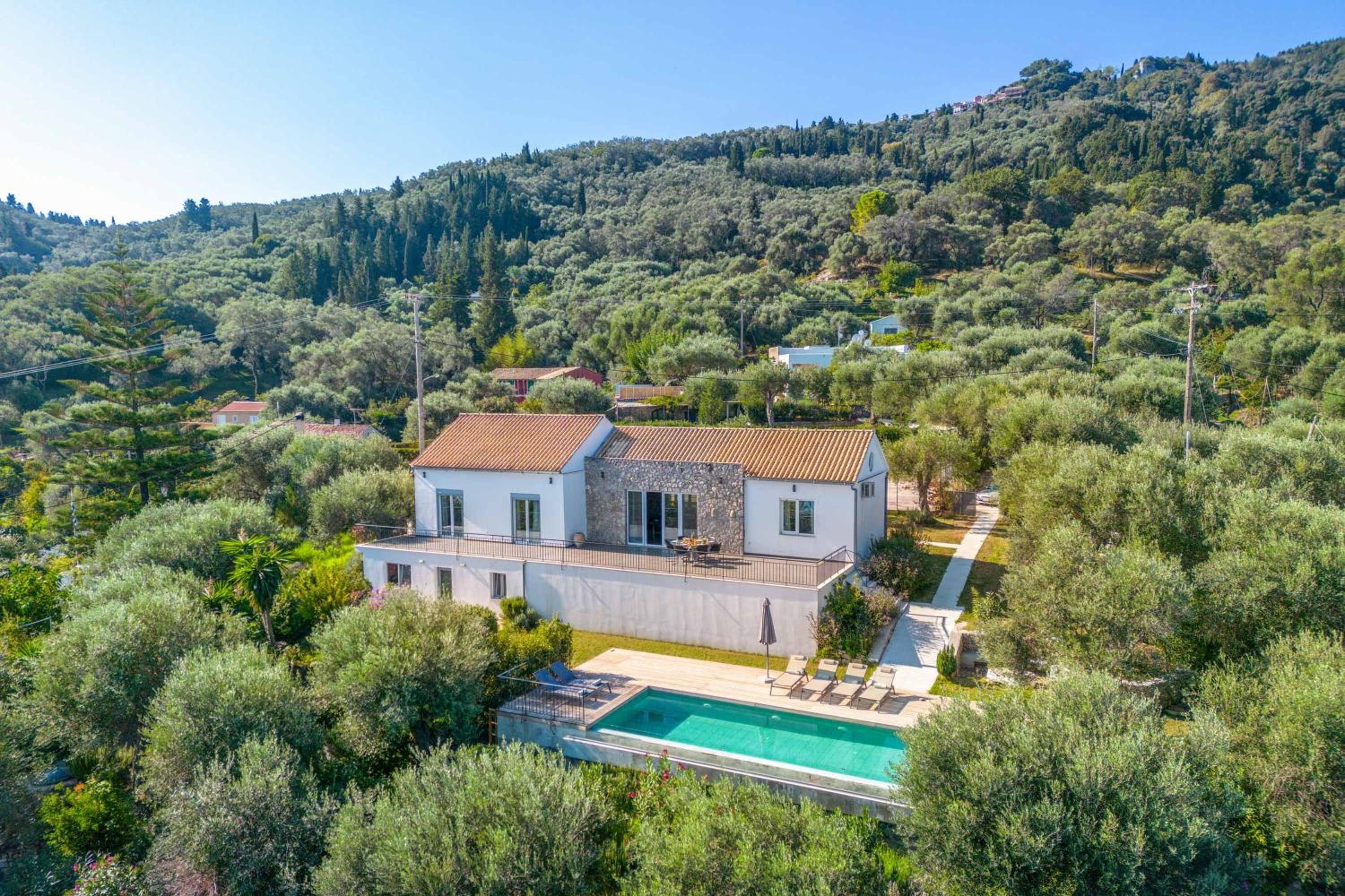 Three-Bedroom Villa photo 2