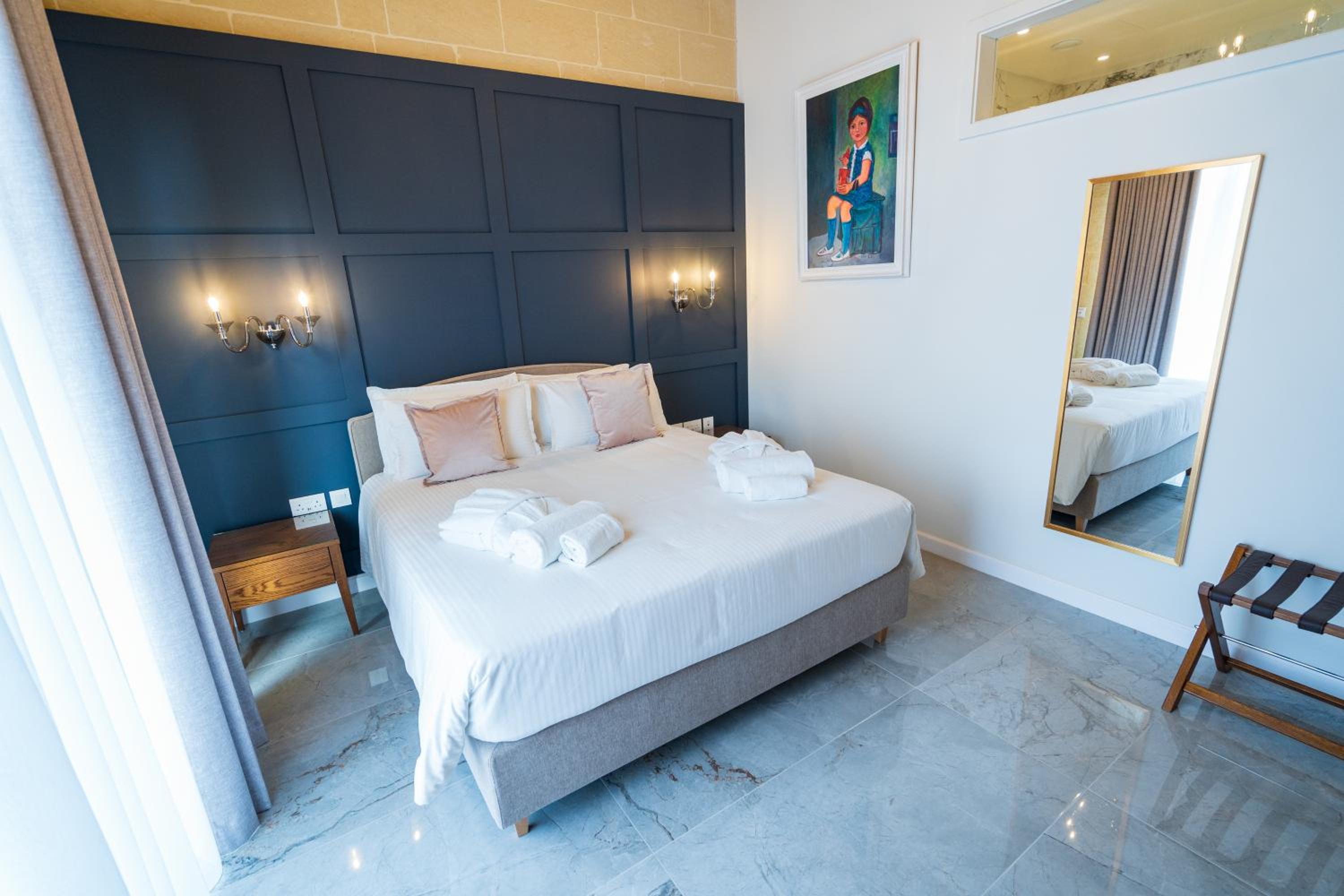 Deluxe Double Room with Shower photo 2
