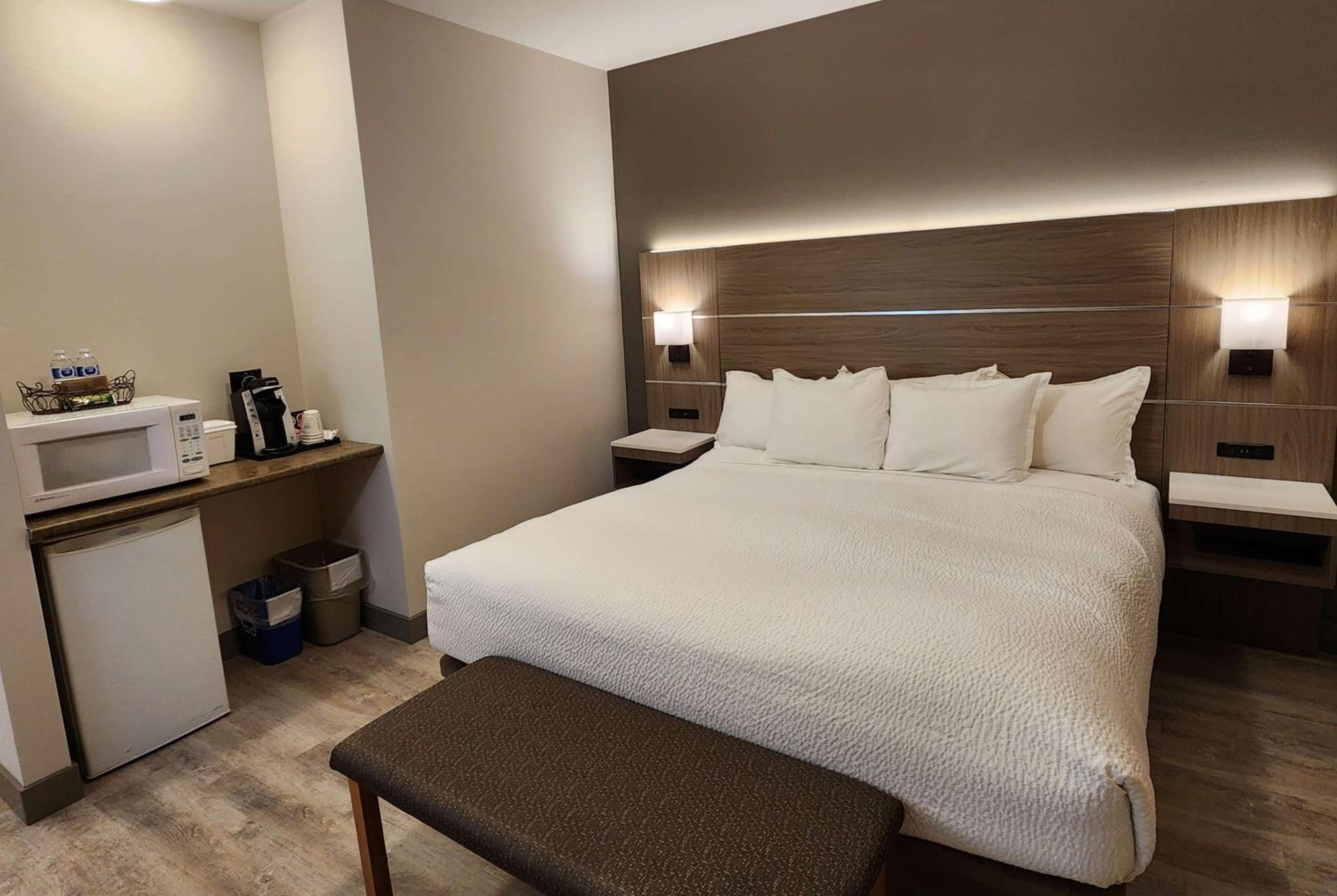 Business King Room - Non-Smoking - Photo 1
