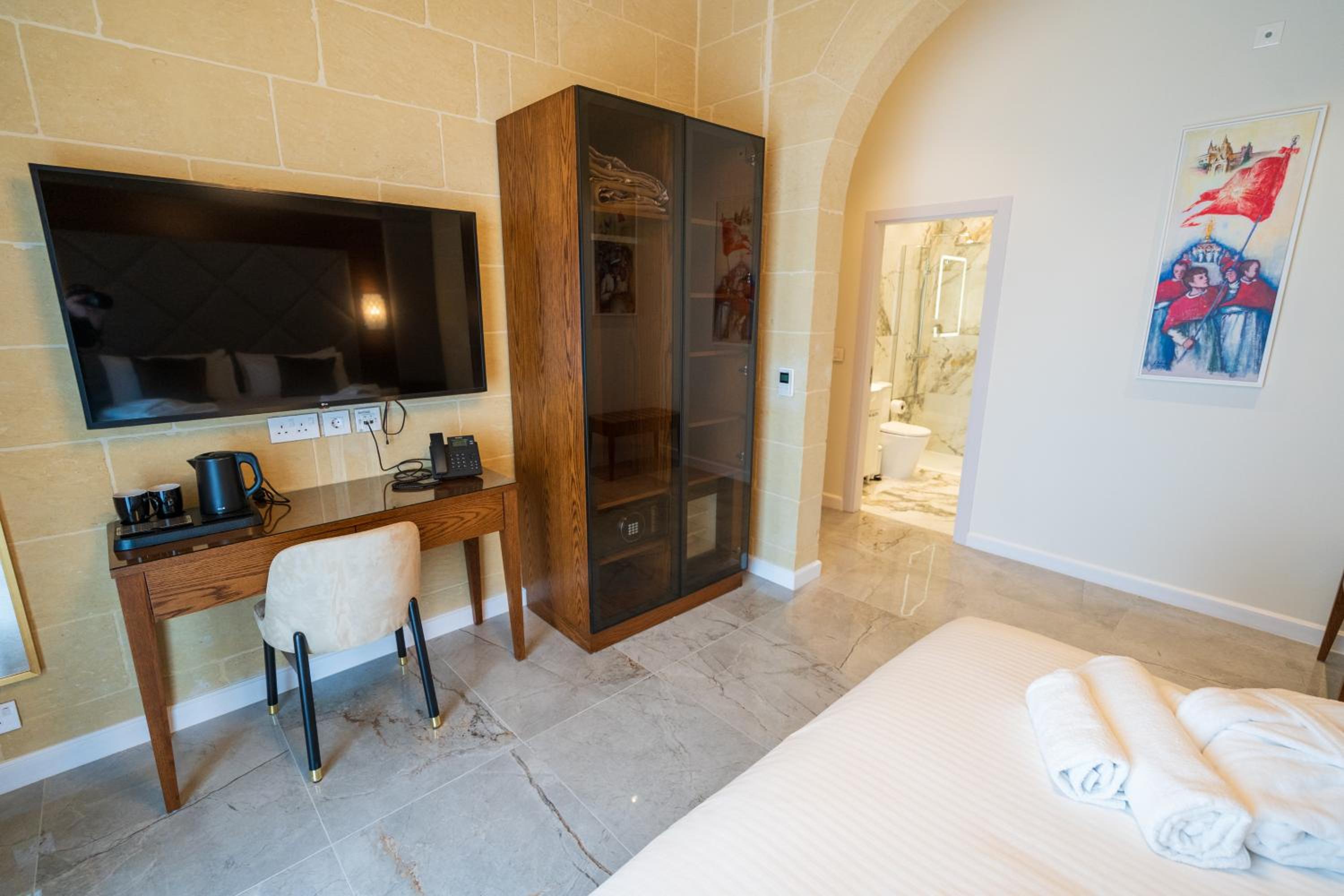Deluxe Double Room with Balcony and Sea View photo 2