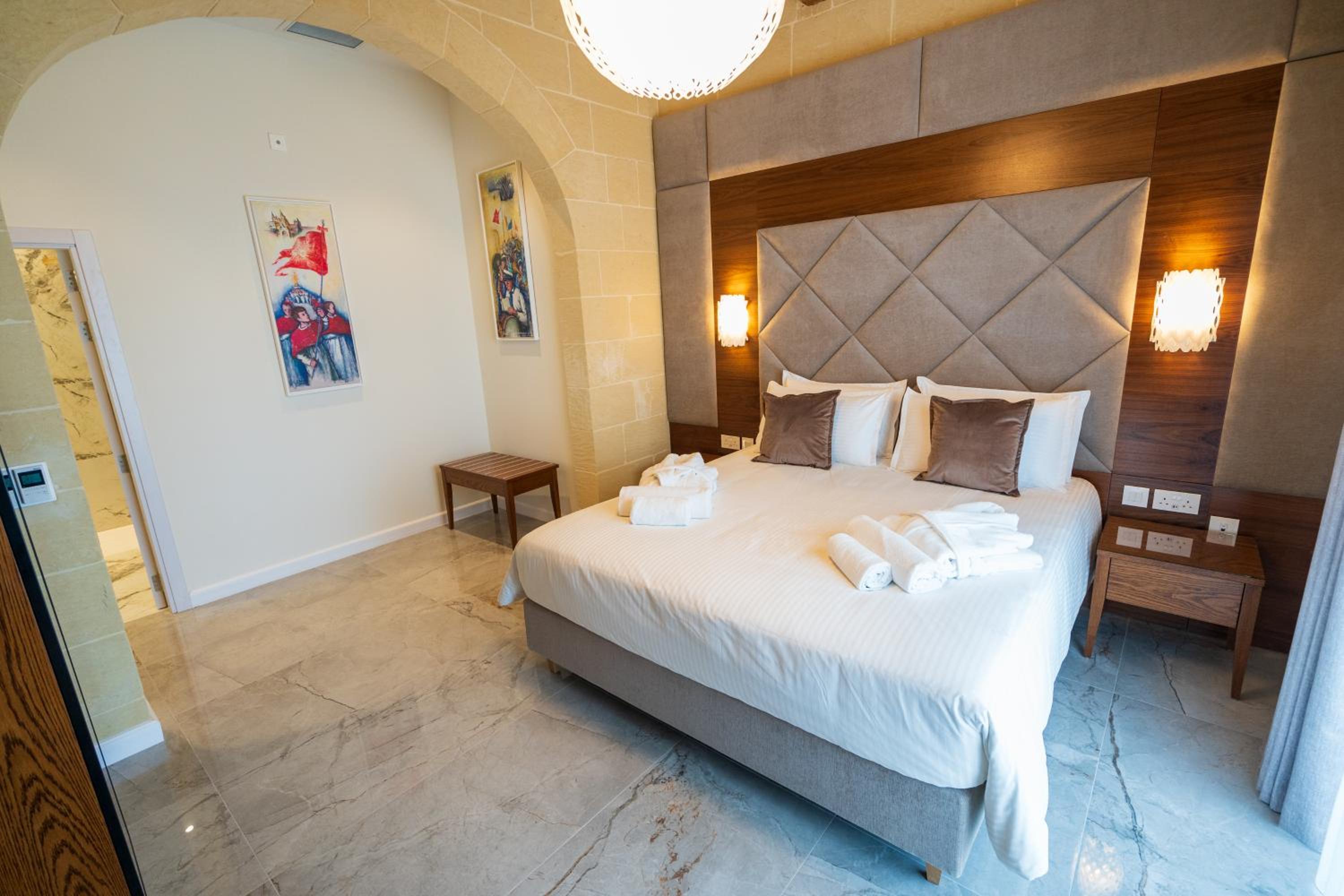 Deluxe Double Room with Balcony and Sea View photo 3