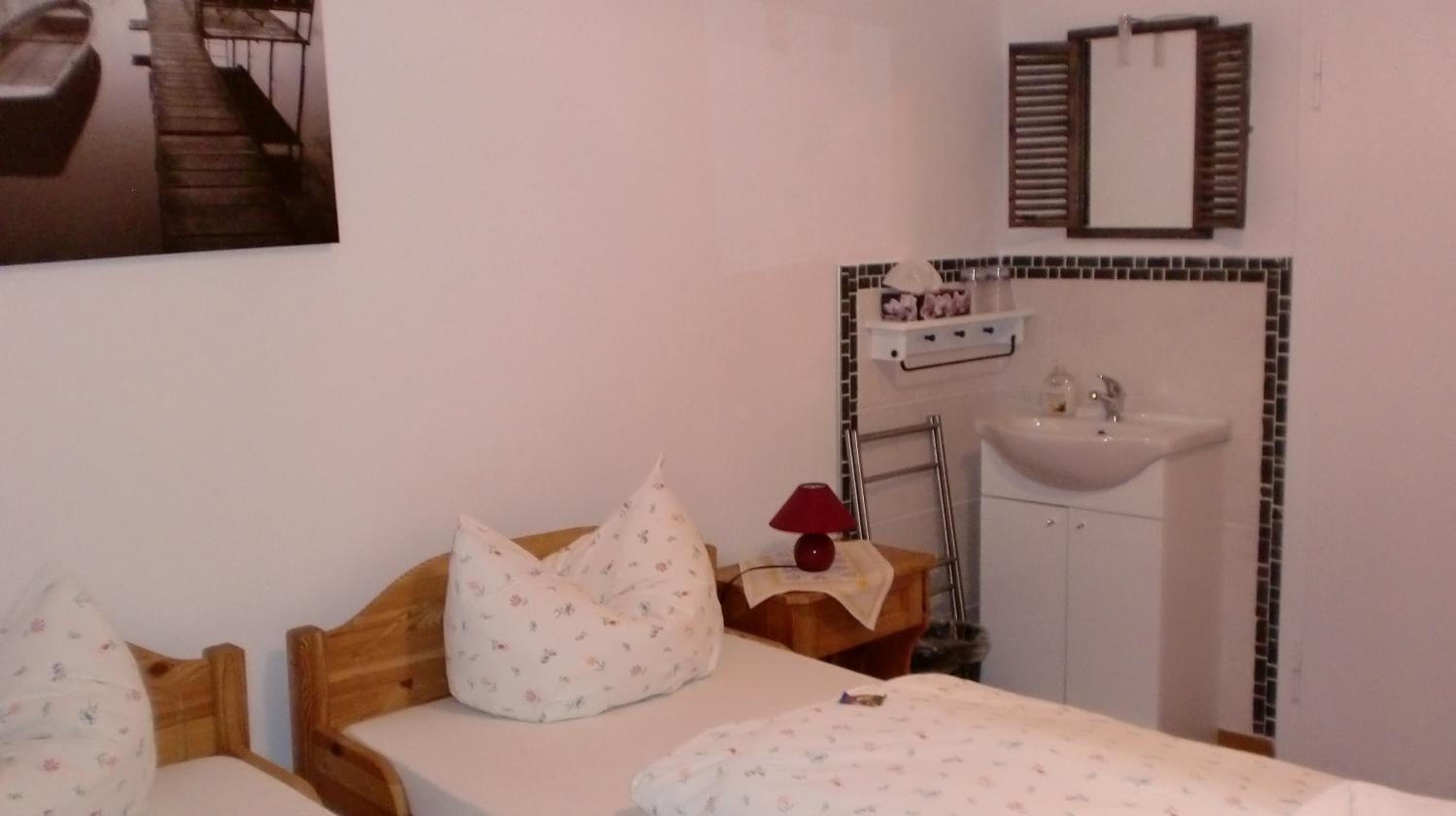 Single Room With Shared Bathroom photo 1