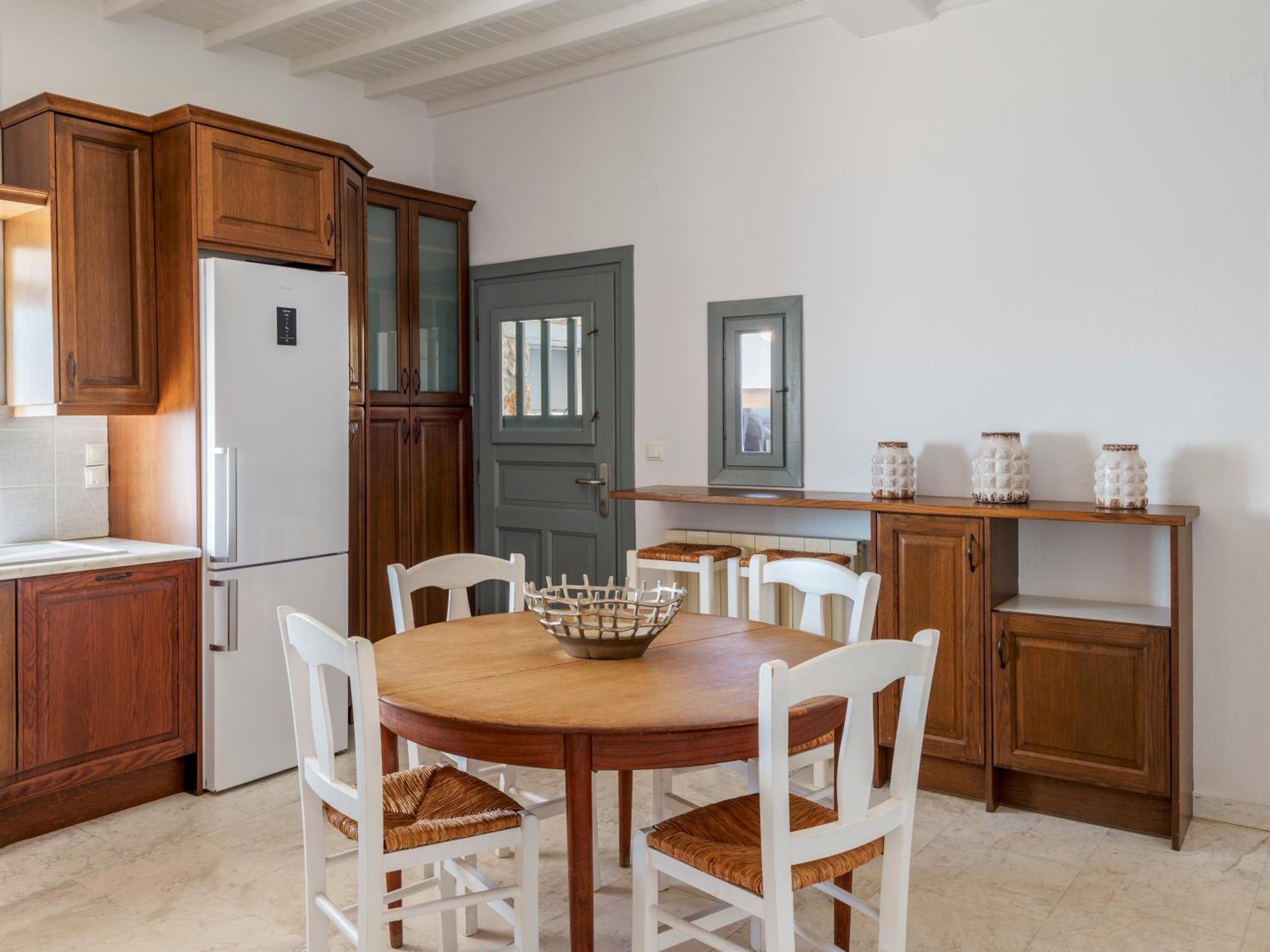 Three-Bedroom Apartment - Photo 9