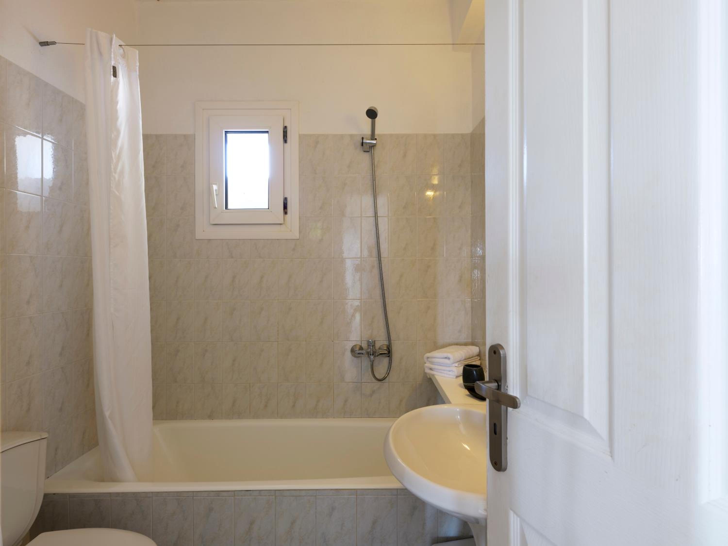 Three-Bedroom Apartment - Photo 10