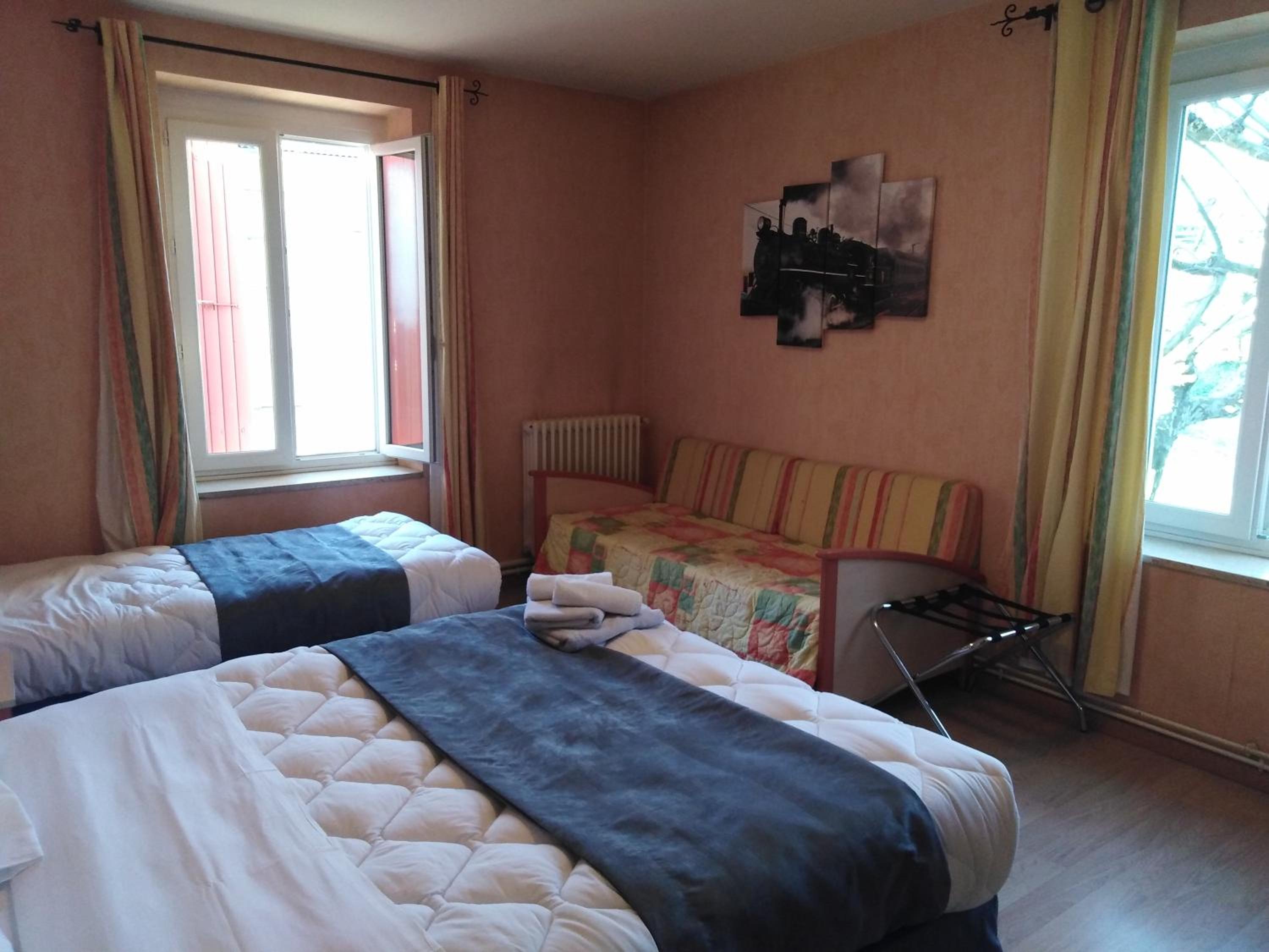 Quadruple Room (2 Adults + 2 Children) photo 2