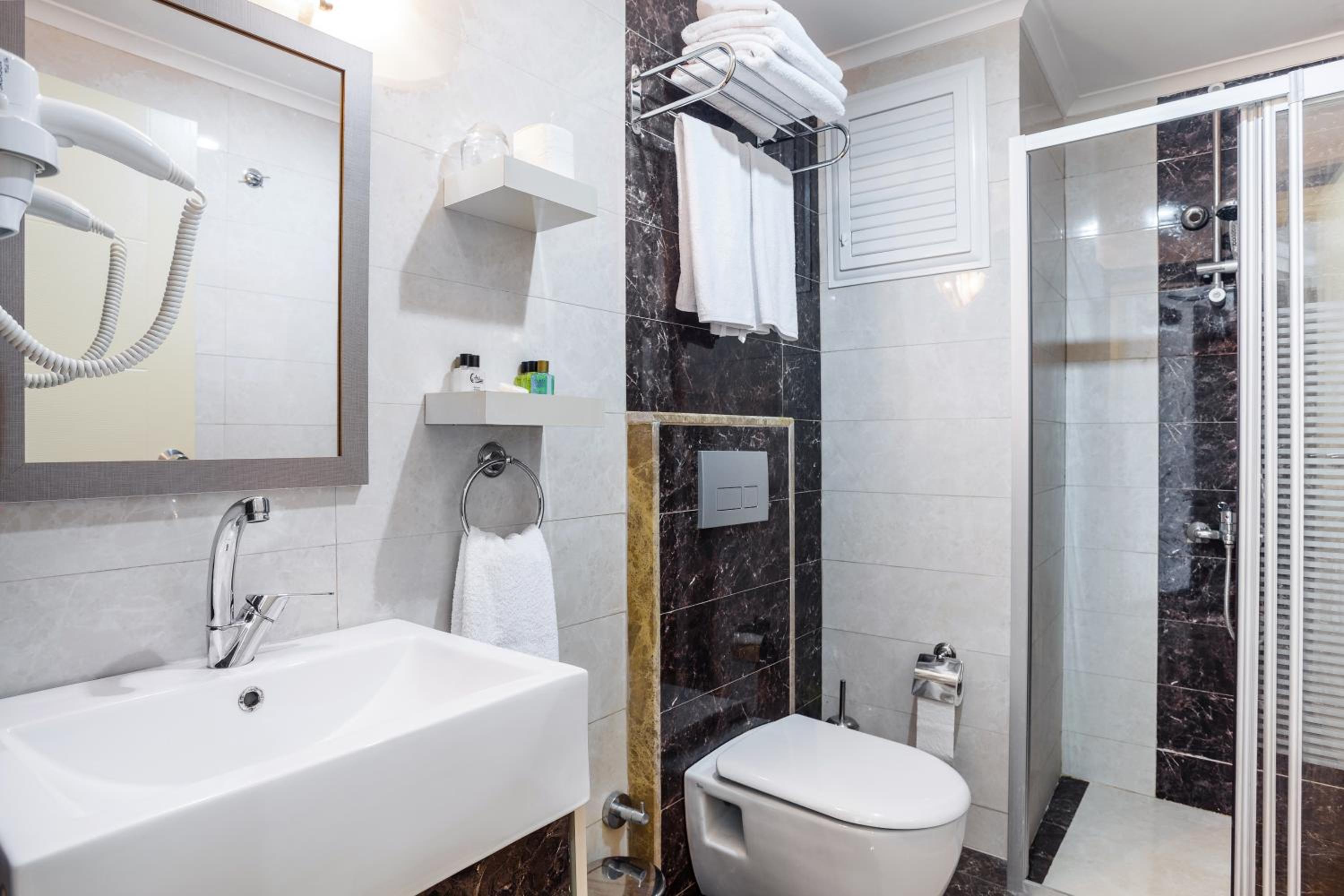Deluxe Triple Room photo 2