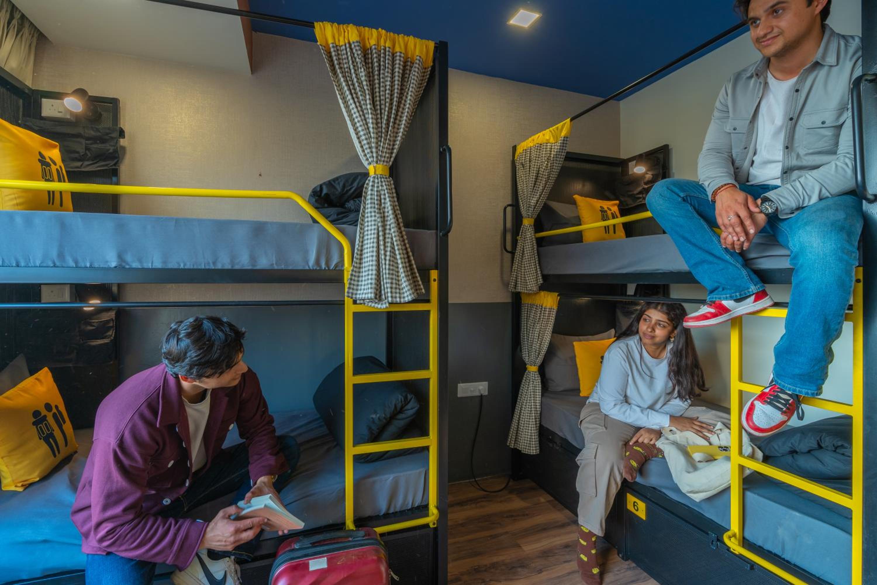 Deluxe - Bed In 6 Bed Mixed Dormitory photo 3