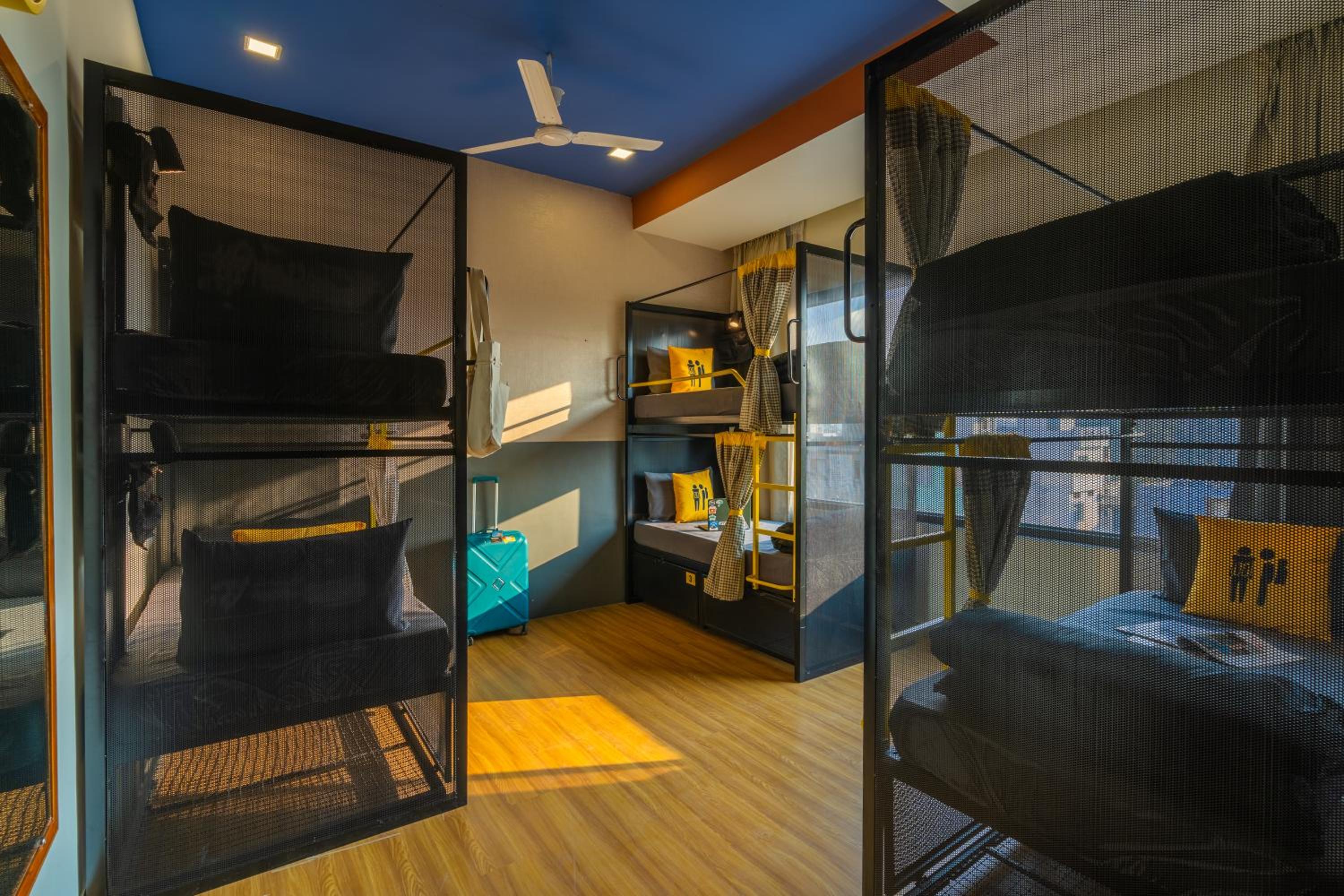 Deluxe - Bed In 6 Bed Mixed Dormitory photo 1