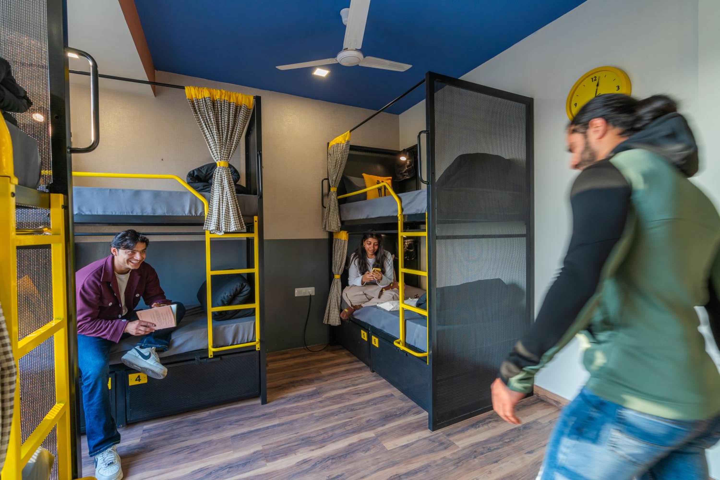 Deluxe - Bed In 6 Bed Mixed Dormitory photo 2