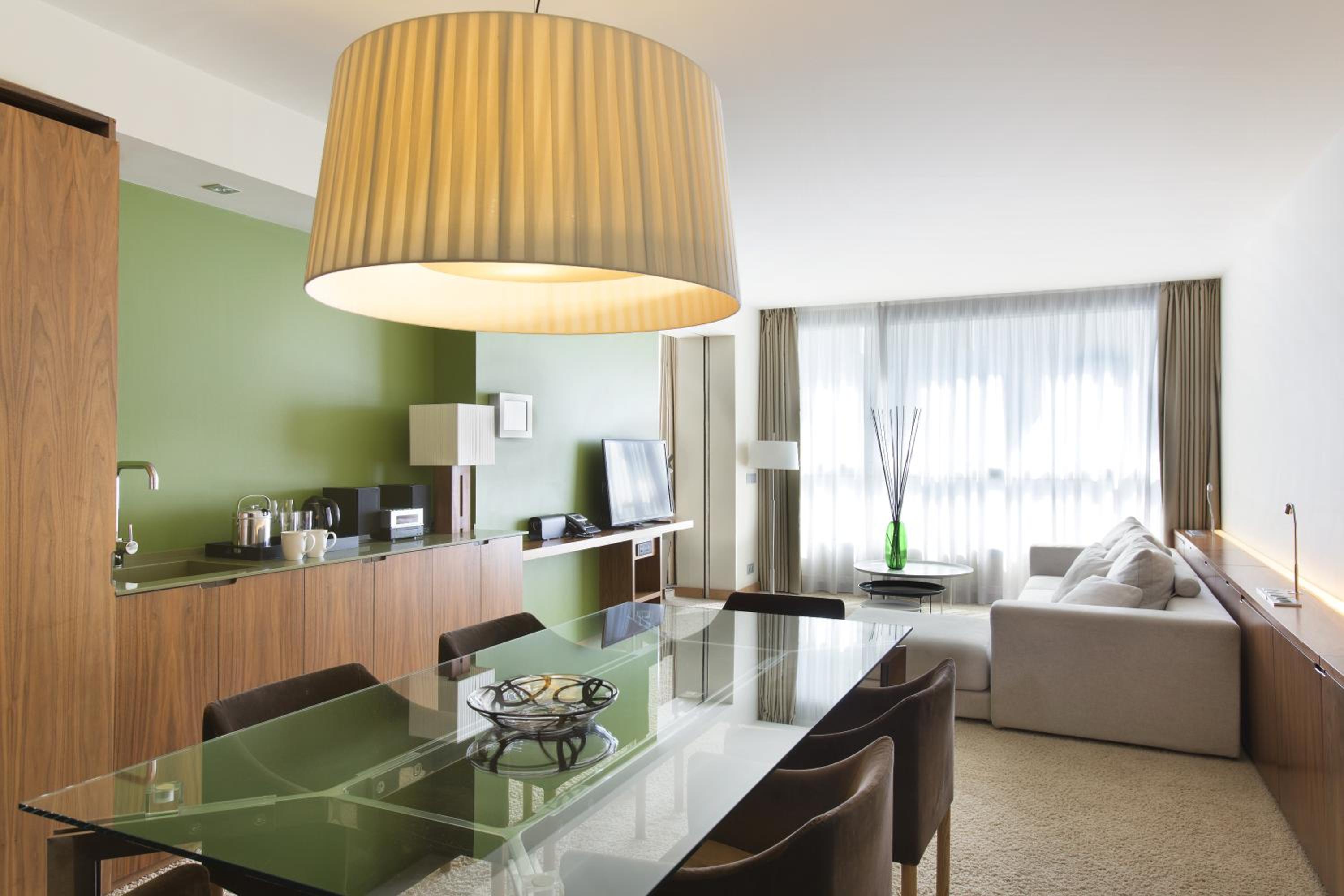 Deluxe Suite with Spa Bath photo 3