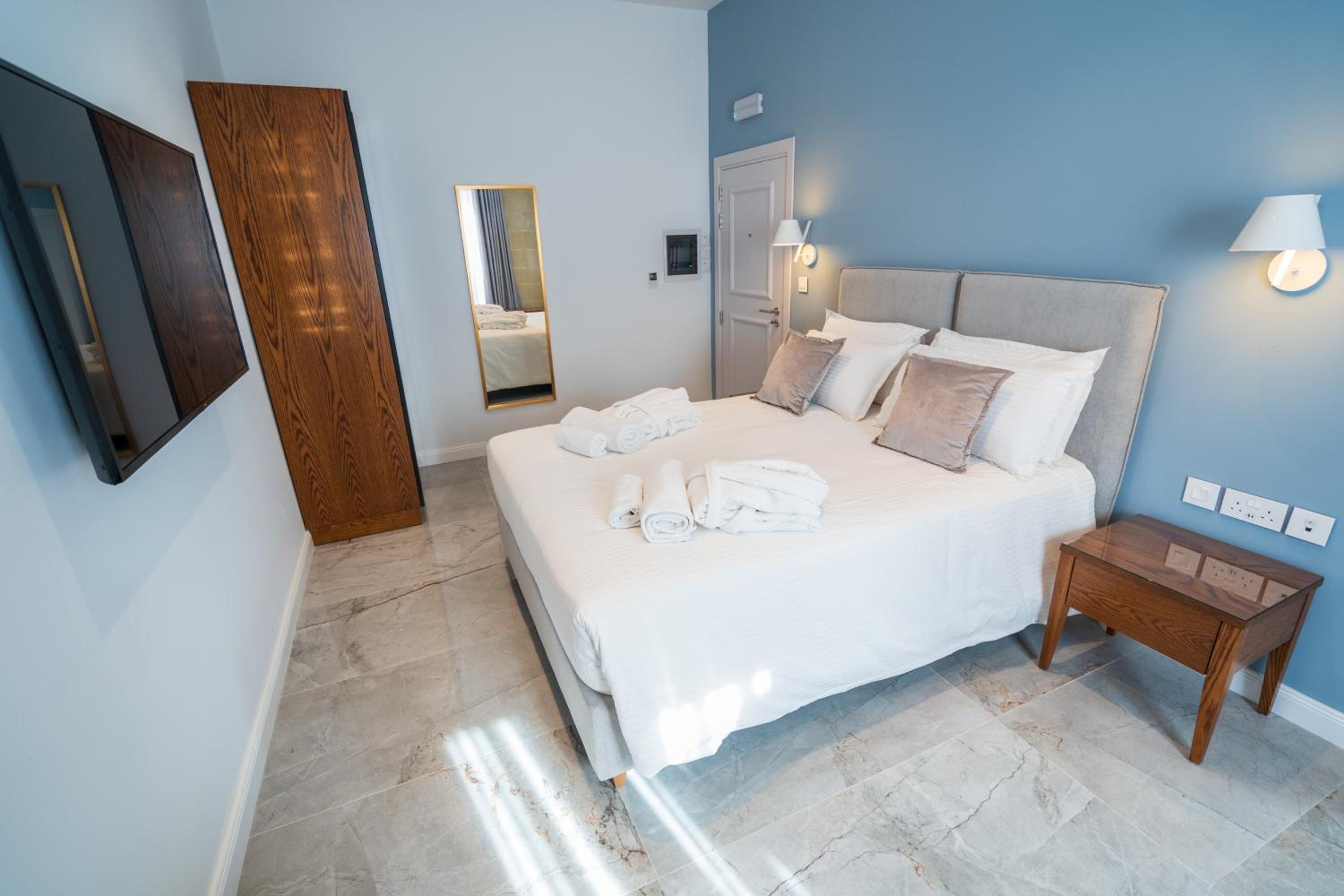 Double Room with Spa Bath photo 2