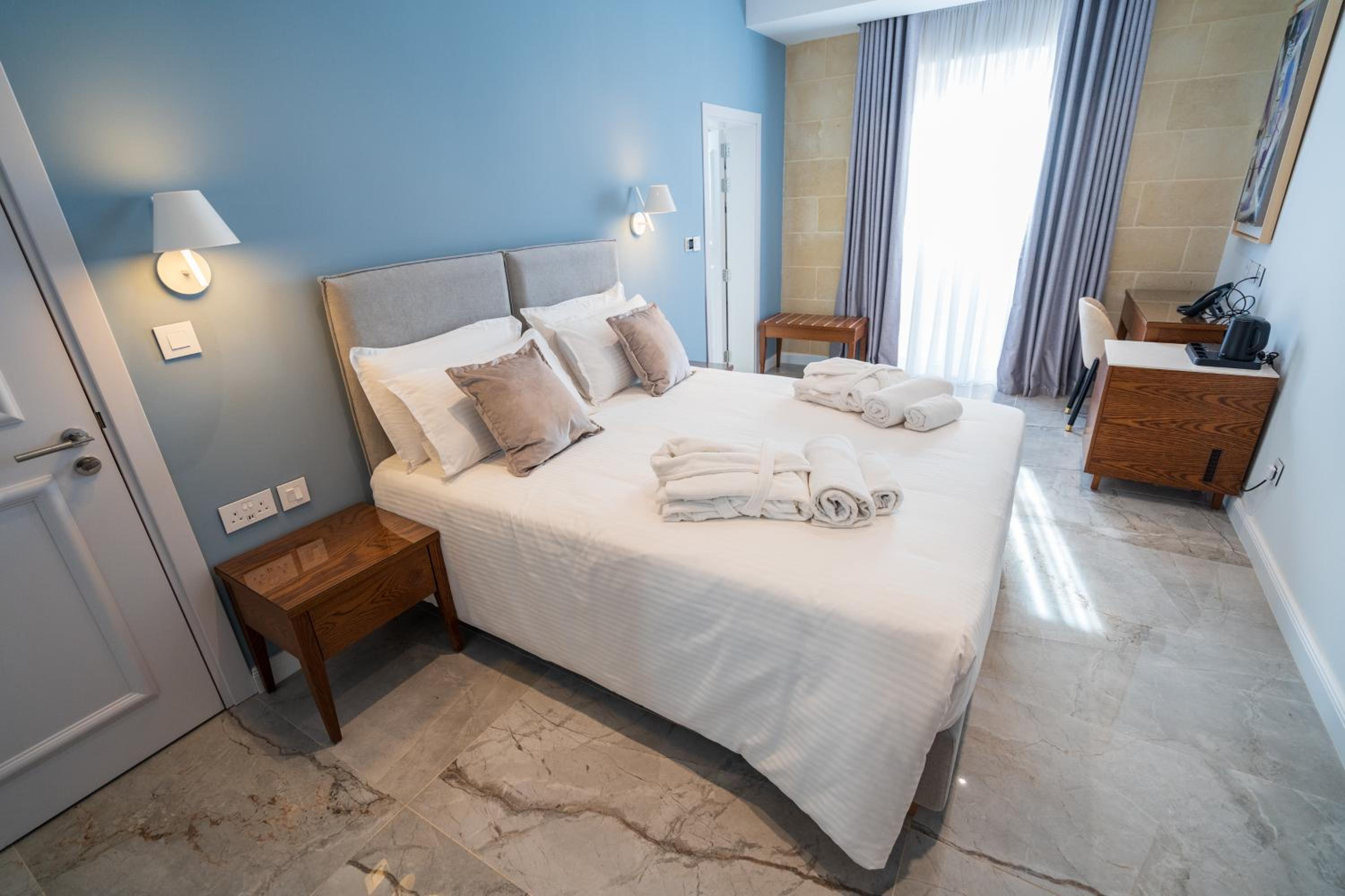 Double Room with Spa Bath photo 3