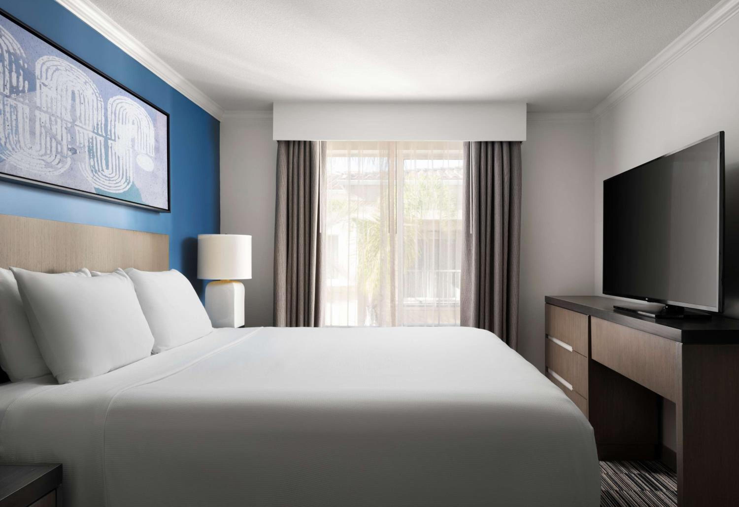 One-Bedroom King Suite - Photo 3