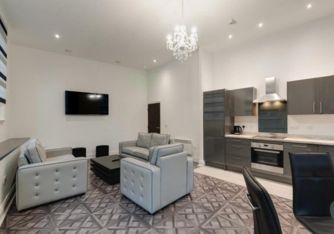 Apartment - Ground Floor - Photo 2