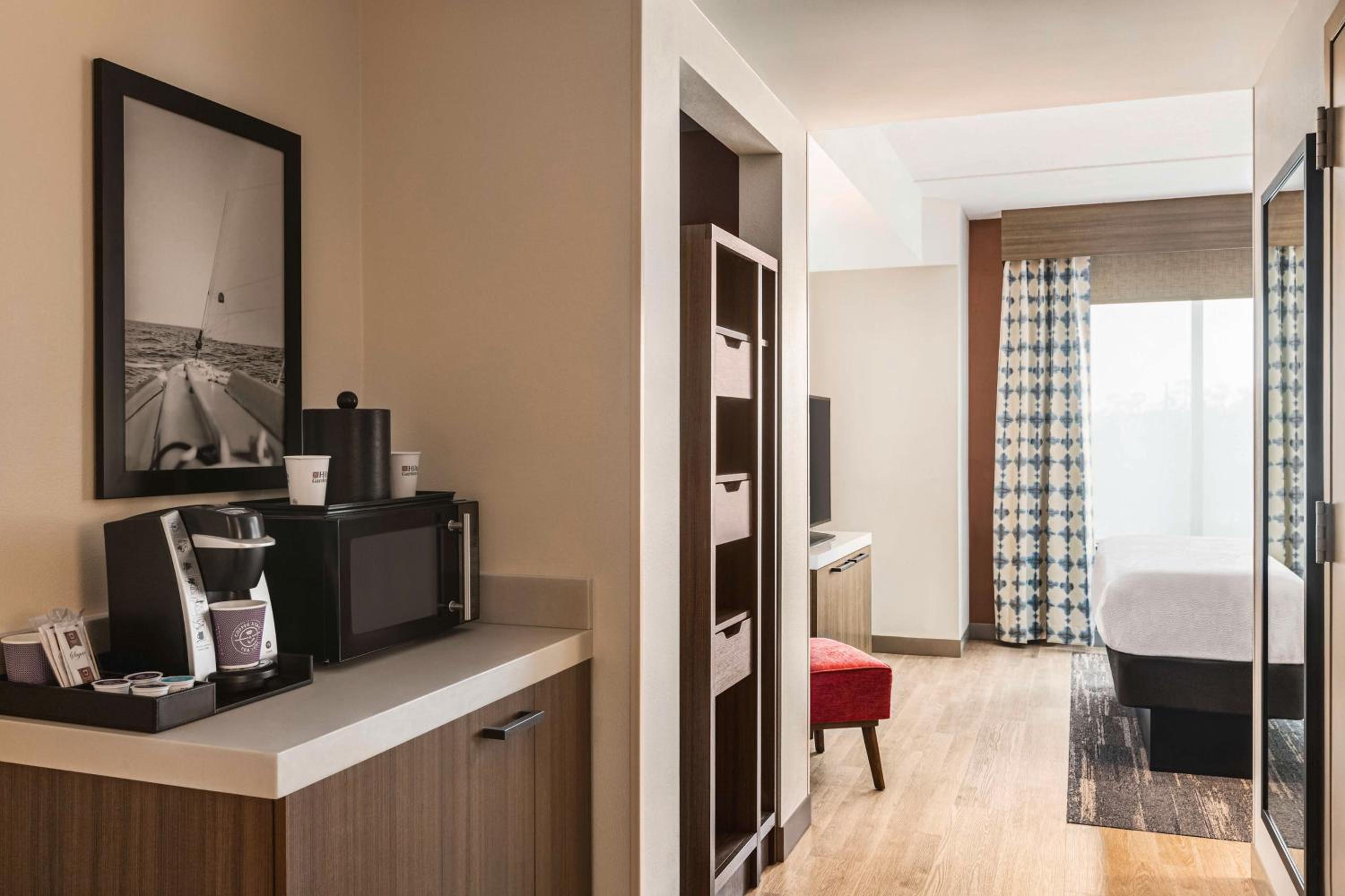 Junior King Suite with Seating Area - Photo 1
