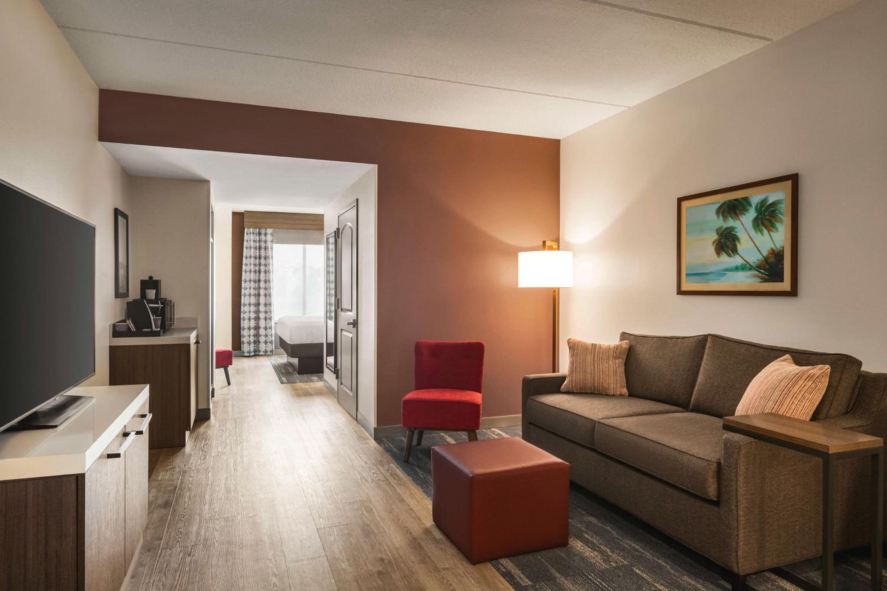 Junior King Suite with Seating Area - Photo 3