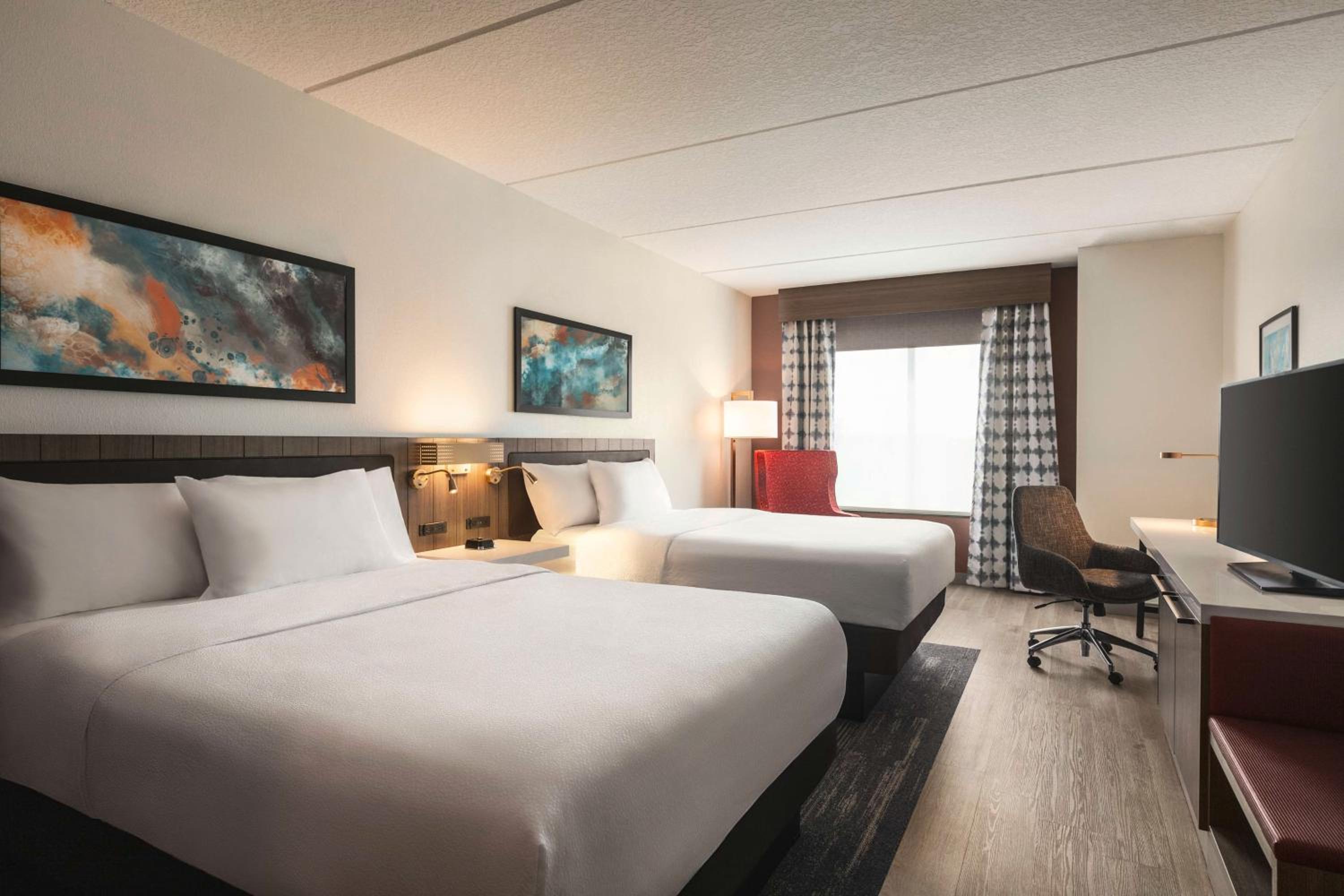 Queen Room with Two Queen Beds - Photo 3