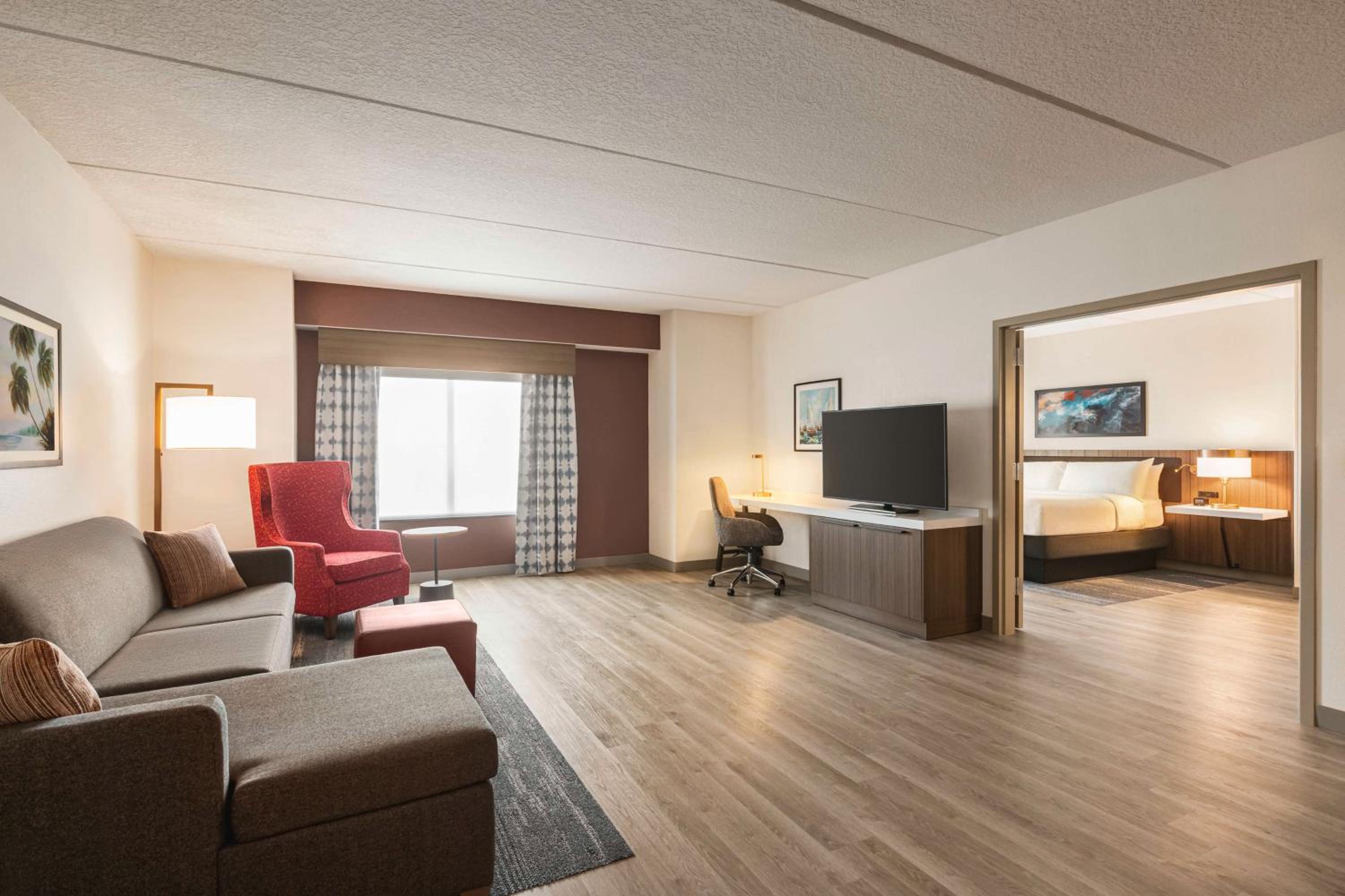 One-Bedroom King Suite - Photo 2