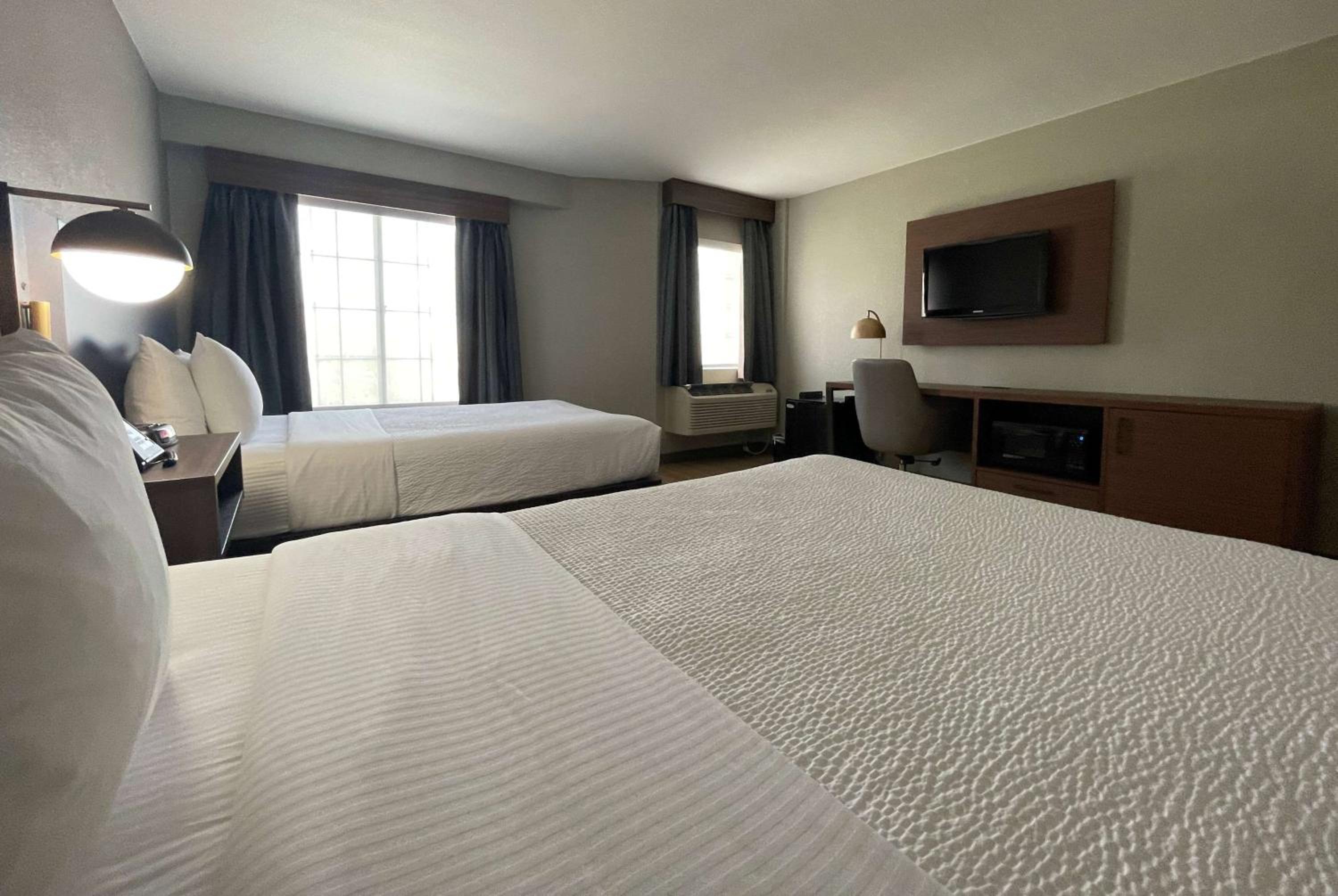 Deluxe Room with Two Double Beds and Courtyard Access -  Non-Smoking photo 1