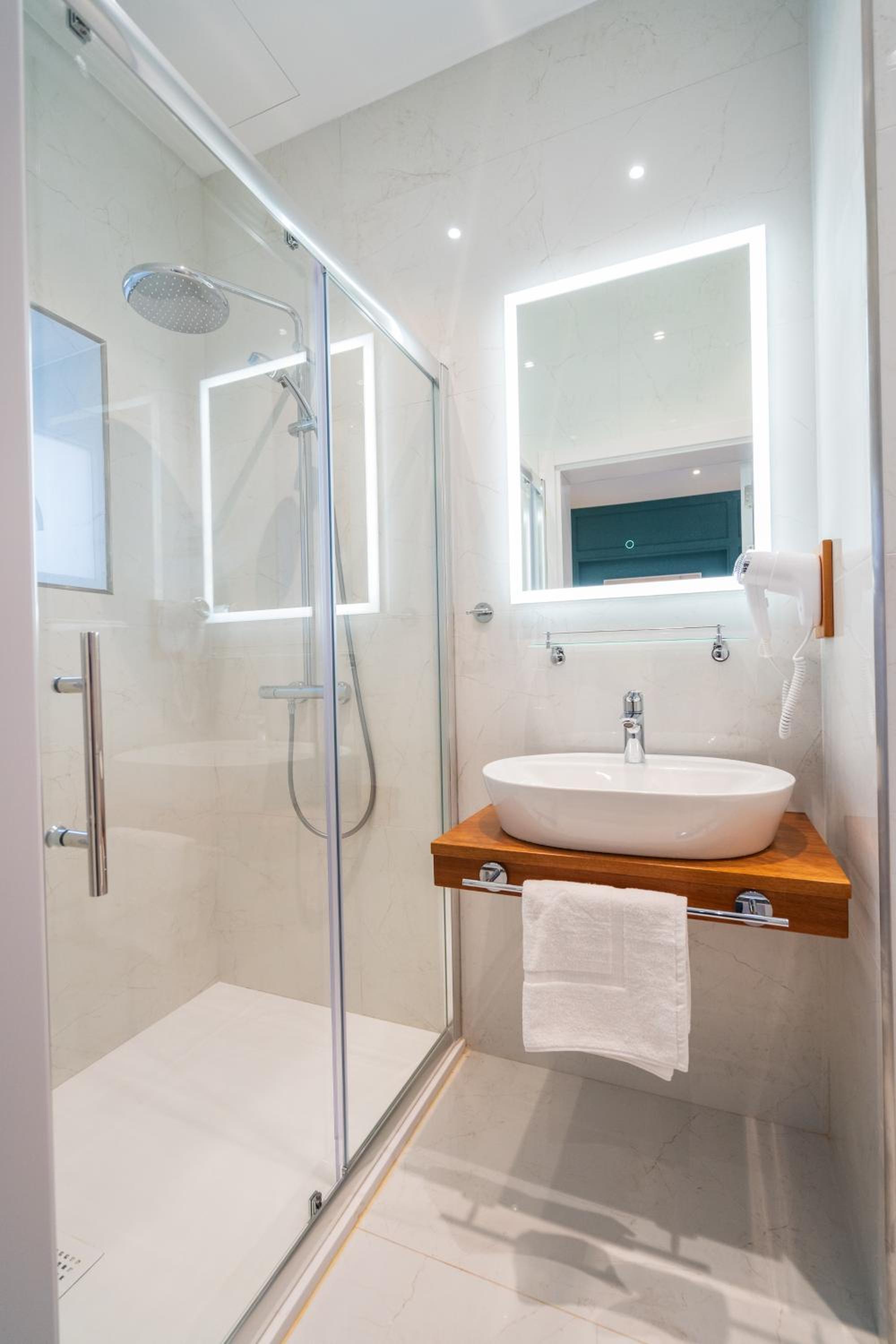 Double Room with Pool View photo 3